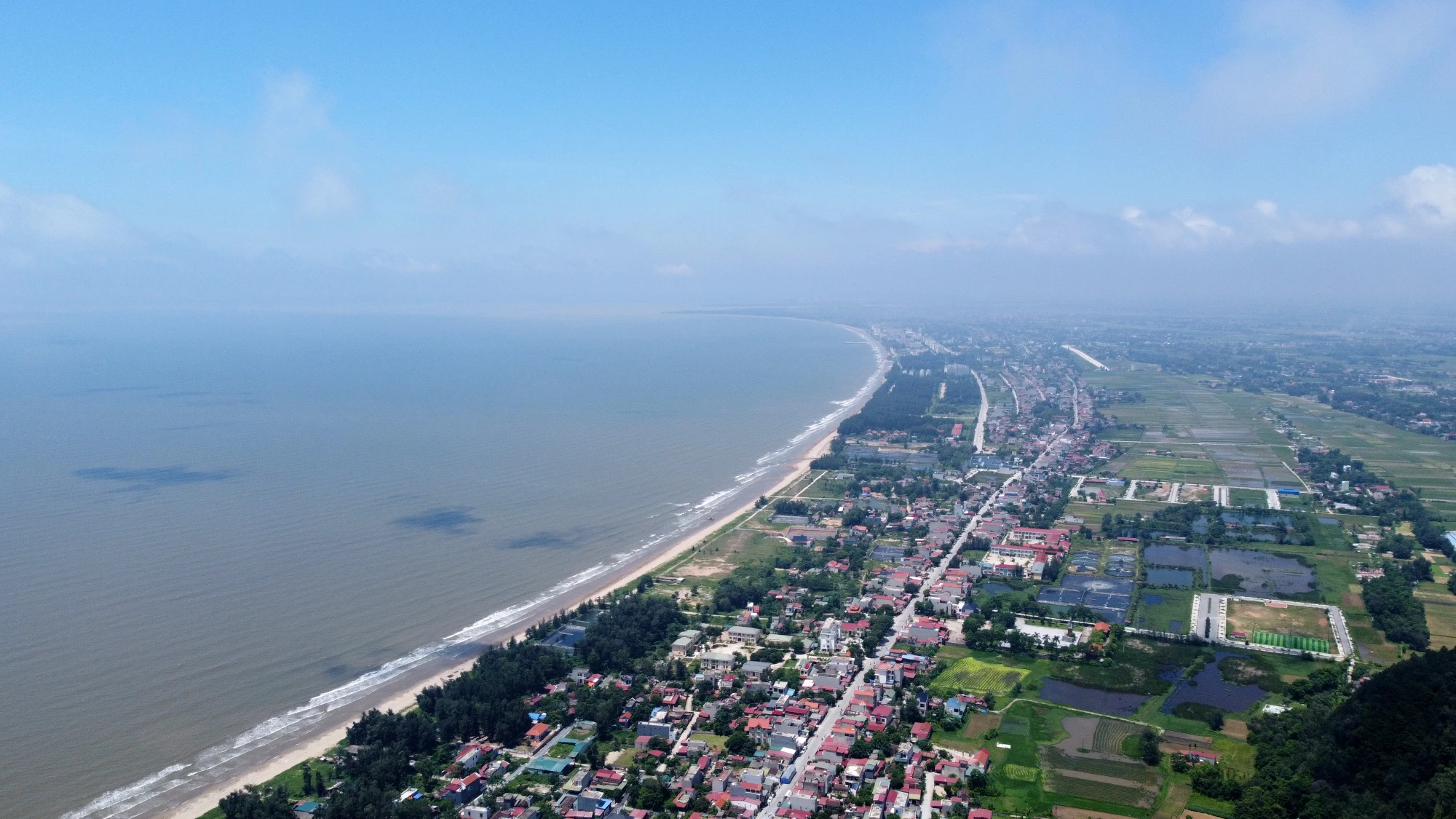 Ngắm Hoằng Trường từ trên cao là khung cảnh thiên nhiên thơ mộng, lãng mạng Ngắm Hoằng Trường từ trên cao là khung cảnh thiên nhiên thơ mộng, lãng mạng