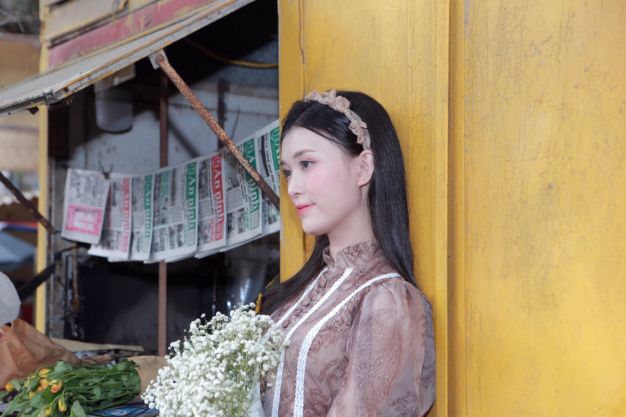 Những hotgirl xứ Thanh yêu thích bức tường vàng bưu điện mang dấu ấn thời gian. Những hotgirl xứ Thanh yêu thích bức tường vàng bưu điện mang dấu ấn thời gian.