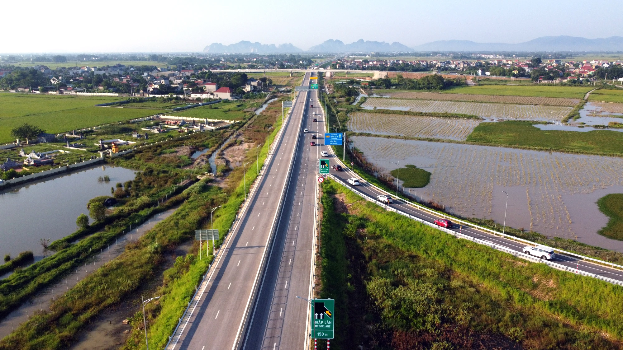 Hôm nay 1-9, Bộ GTVT đã hoàn thành đưa vào khai thác, sử dụng 8/11 dự án thành phần với chiều dài xấp xỉ 520 km, gồm: Cao Bồ - Mai Sơn, Mai Sơn - QL45, QL45 - Nghi Sơn, Nghi Sơn - Diễn Châu, Cam Lộ - La Sơn, Nha Trang - Cam Lâm, Vĩnh Hảo - Phan Thiết, Phan Thiết - Dầu Giây. Hôm nay 1-9, Bộ GTVT đã hoàn thành đưa vào khai thác, sử dụng 8/11 dự án thành phần với chiều dài xấp xỉ 520 km, gồm: Cao Bồ - Mai Sơn, Mai Sơn - QL45, QL45 - Nghi Sơn, Nghi Sơn - Diễn Châu, Cam Lộ - La Sơn, Nha Trang - Cam Lâm, Vĩnh Hảo - Phan Thiết, Phan Thiết - Dầu Giây.