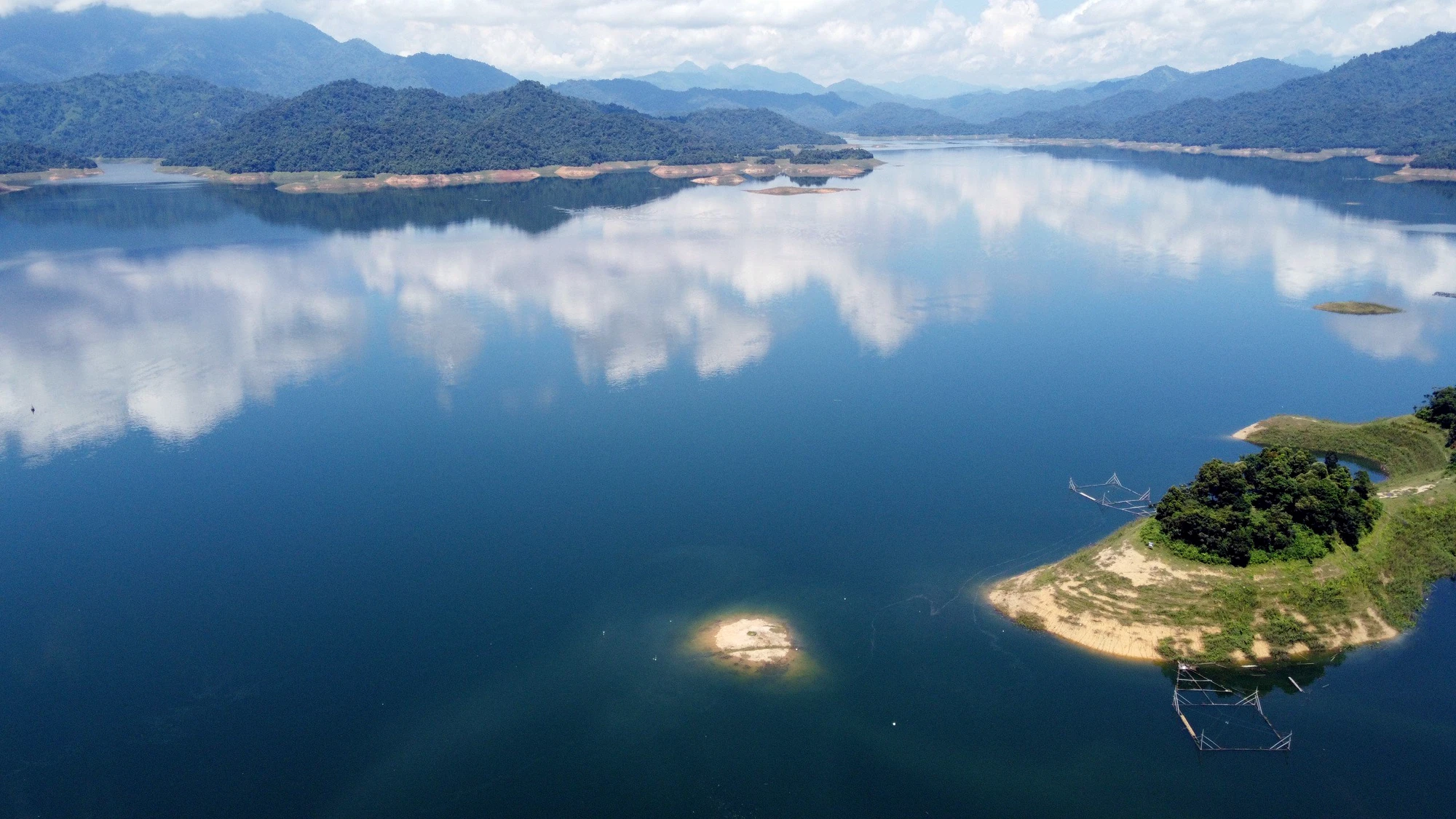 Nuoi-ca-khung-tren-long-ho-thuy-dien-cua-dat-thanh-hoa-6.jpg