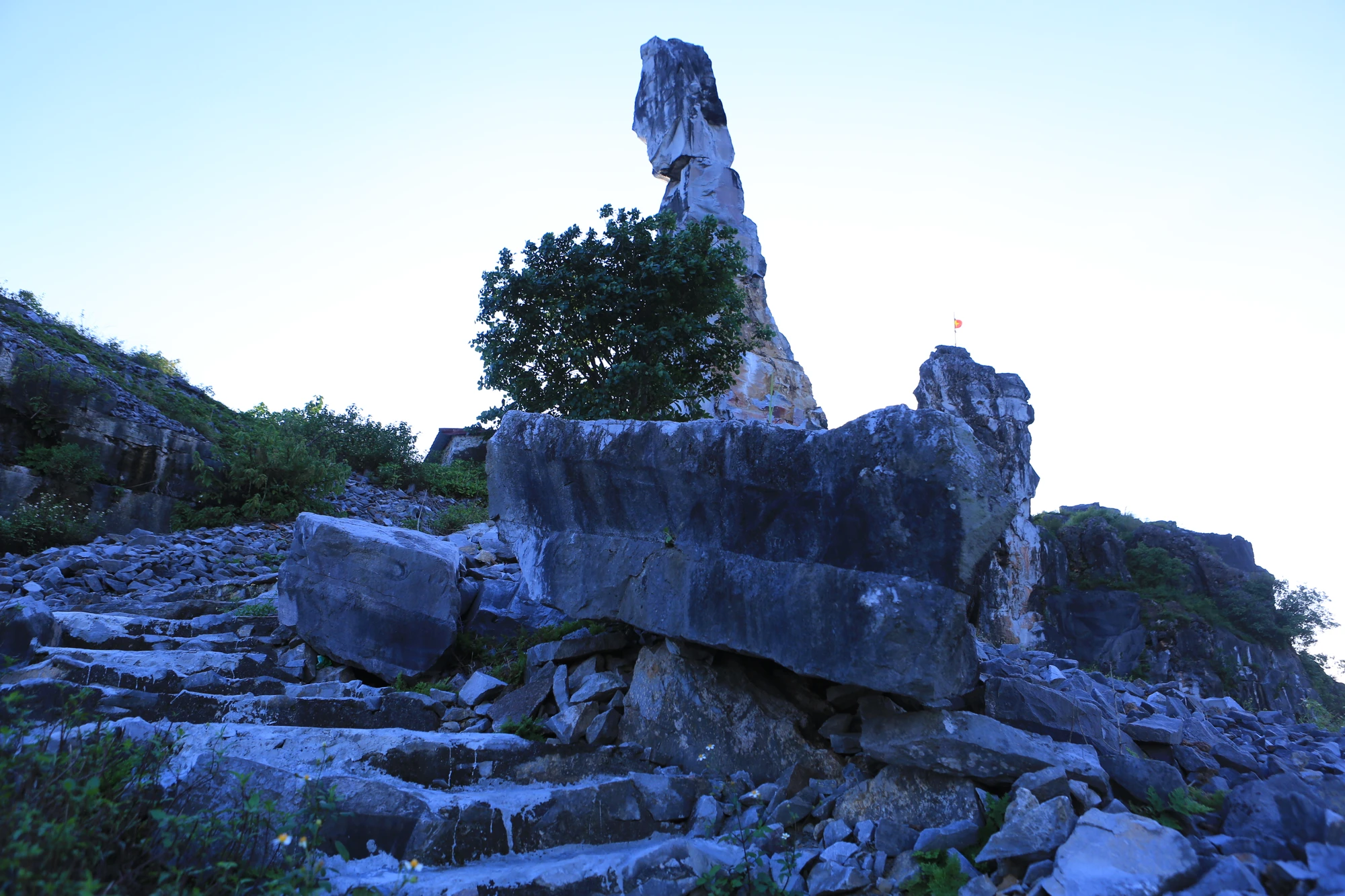 Hòn-vọng-phu-thanh-hoa-sat-lo-nghiem-trong-20.JPG