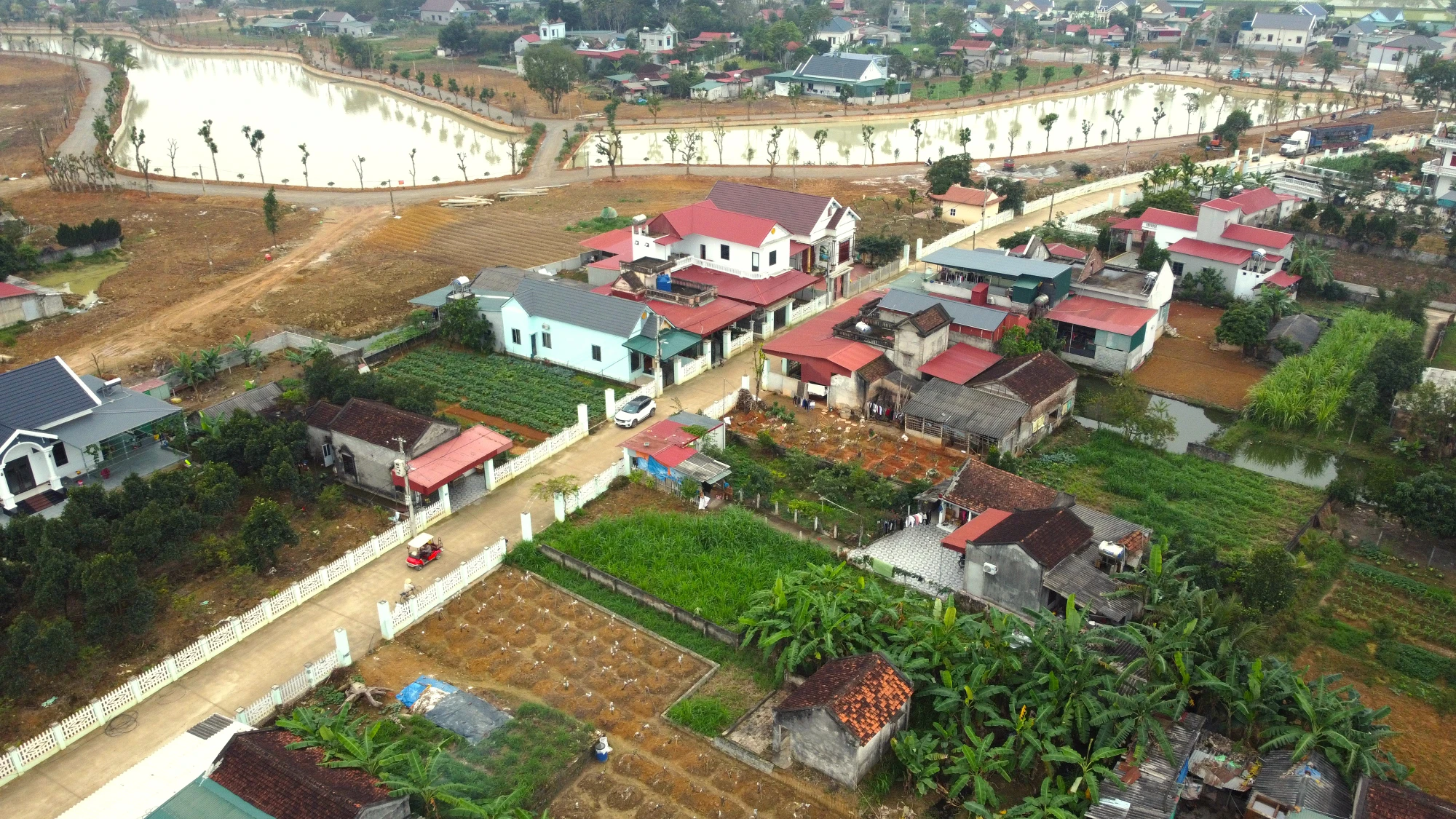can-canh-ngoi-lang-dan-hien-dat-mo-duong-rong-nhu-do-thi-4-2025.jpg.jpg