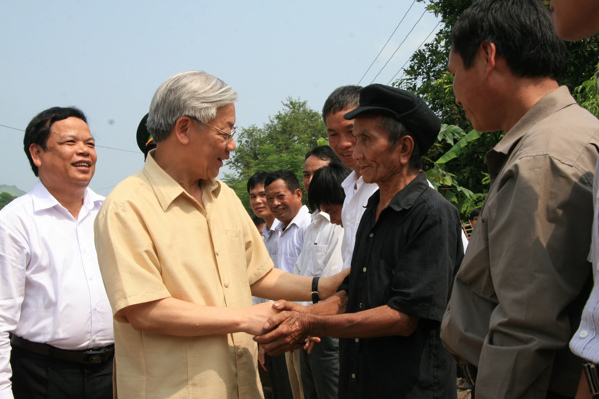 Xúc động hình ảnh Tổng Bí thư Nguyễn Phú Trọng với người dân Thanh Hóa - 12.jpg