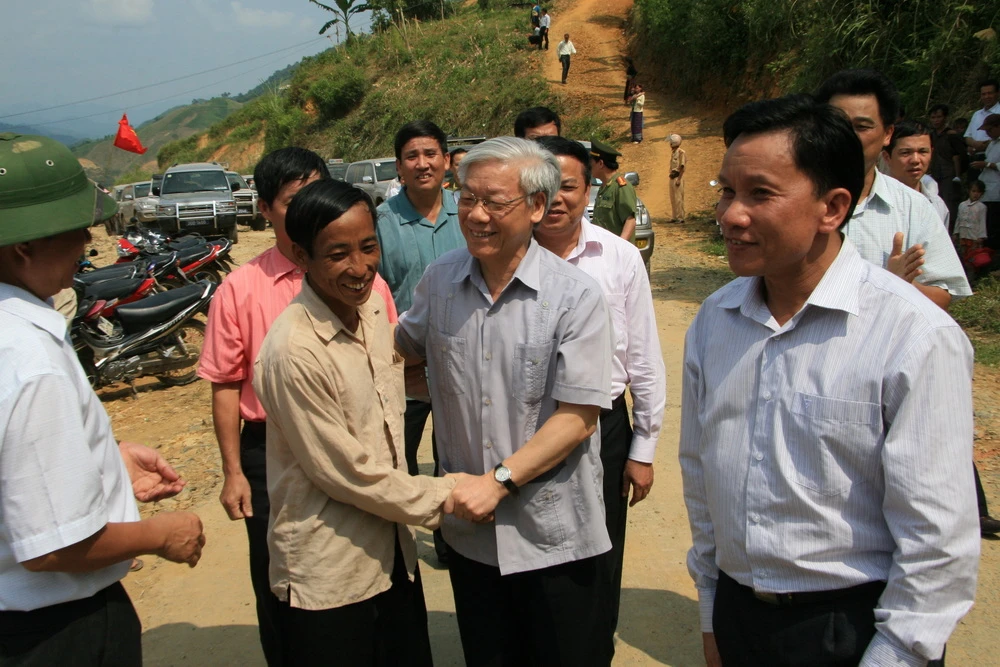 Xúc động hình ảnh Tổng Bí thư Nguyễn Phú Trọng với người dân Thanh Hóa - 15.jpg