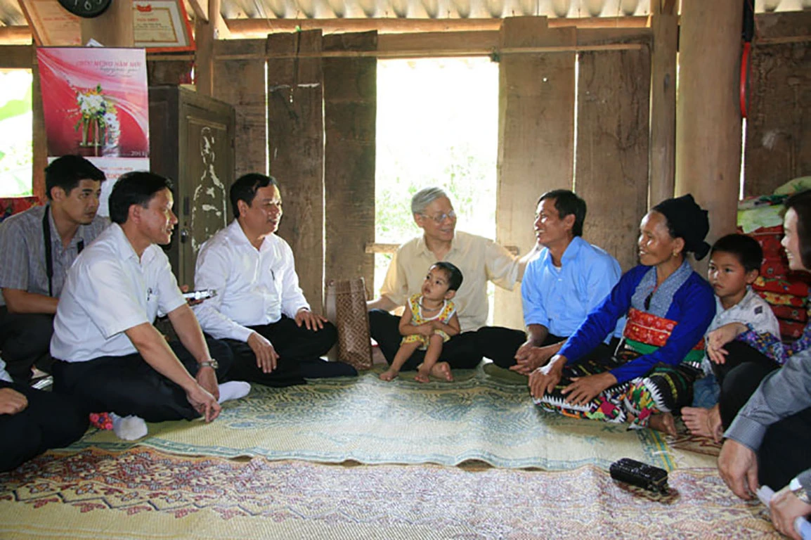 Xúc động hình ảnh Tổng Bí thư Nguyễn Phú Trọng với người dân Thanh Hóa - 3.jpg