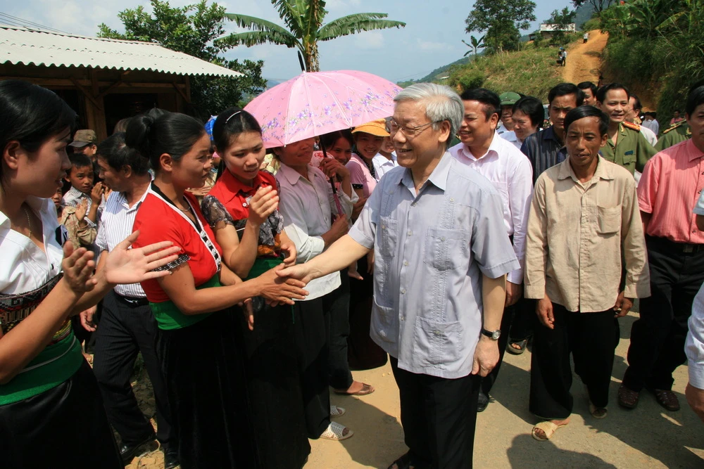 Xúc động hình ảnh Tổng Bí thư Nguyễn Phú Trọng với người dân Thanh Hóa -.jpg