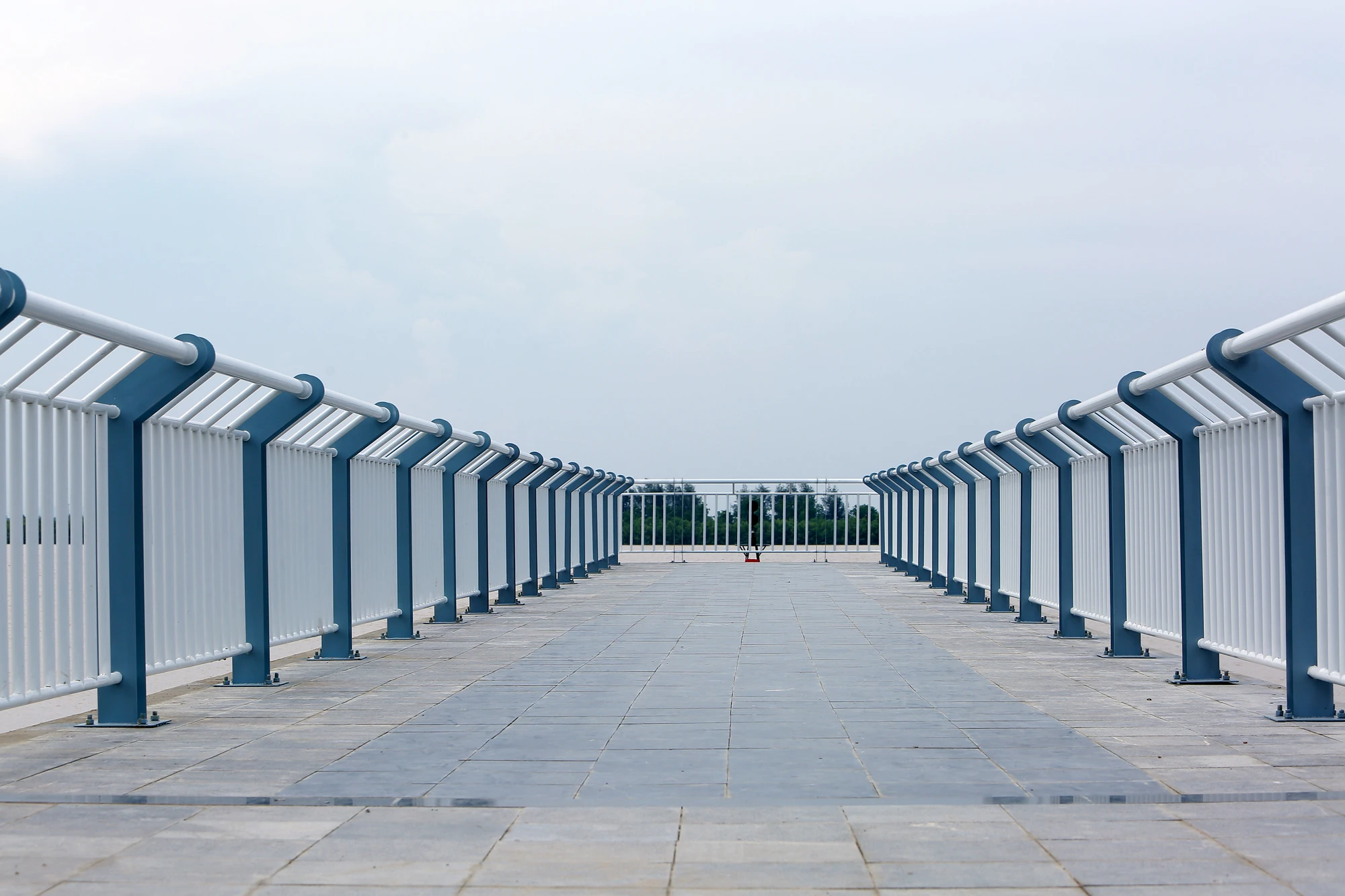 Ngắm tượng đài con tàu tập kết ra Bắc biểu tượng tình đoàn kết hai miền Nam – Bắc - 13.JPG