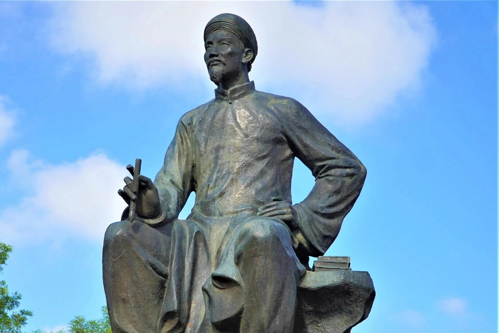 Về thăm Khu di tích Đại thi Hào Nguyễn Du - 1.jpg