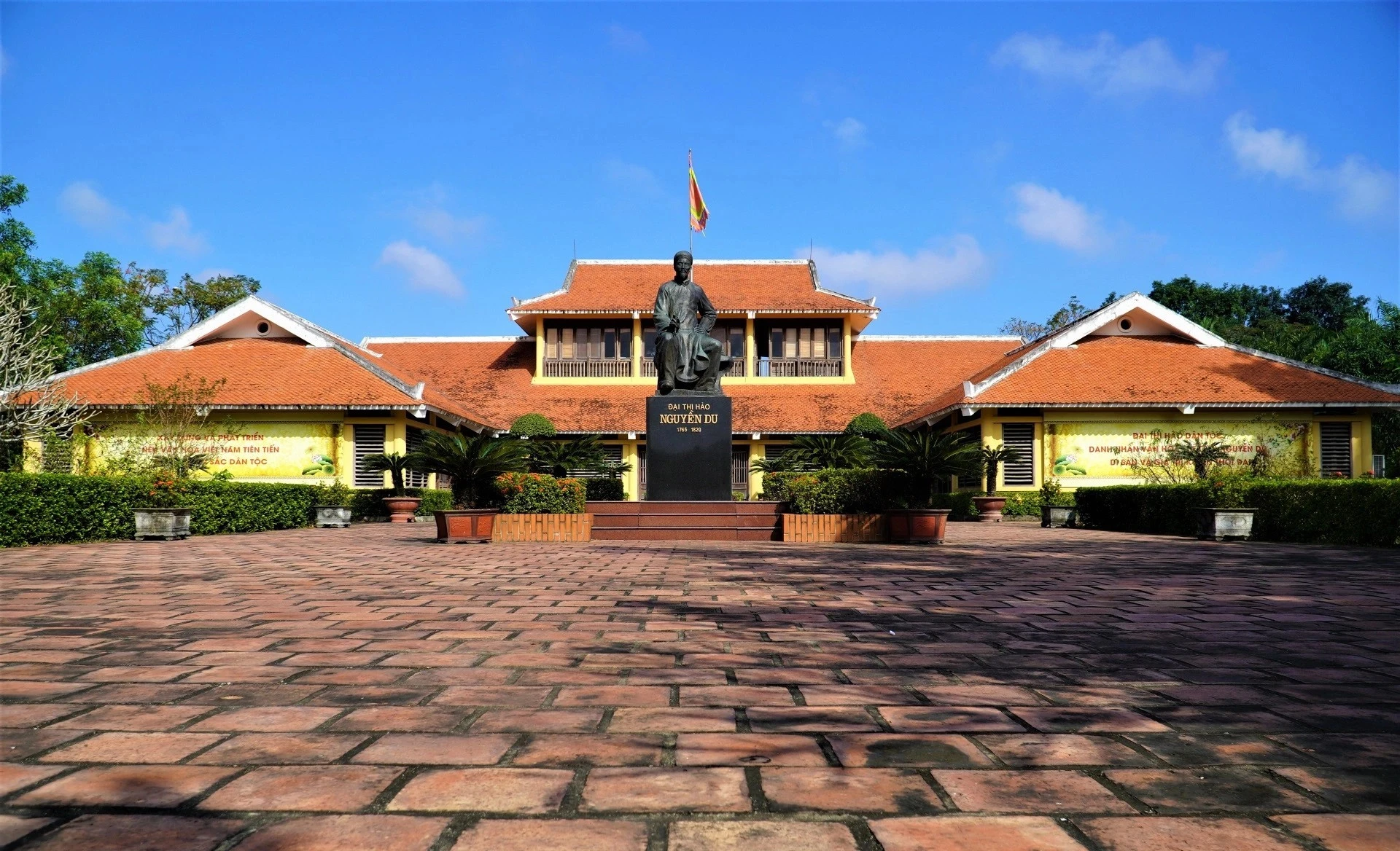 Về thăm Khu di tích Đại thi Hào Nguyễn Du3.jpg
