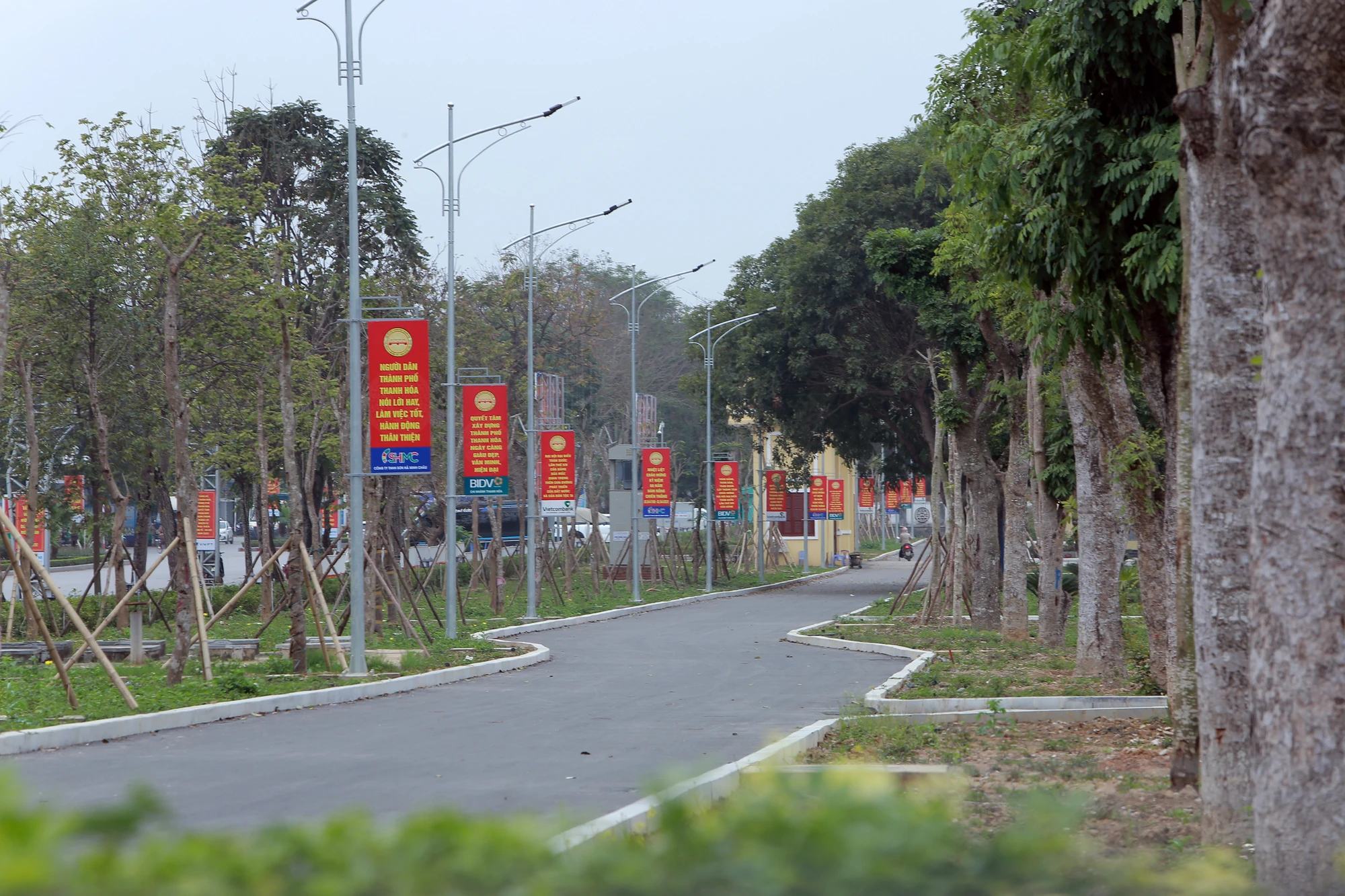 Hàng loạt vi phạm ở Công viên lớn nhất Thanh Hóa vừa hoàn thiện - 11.JPG