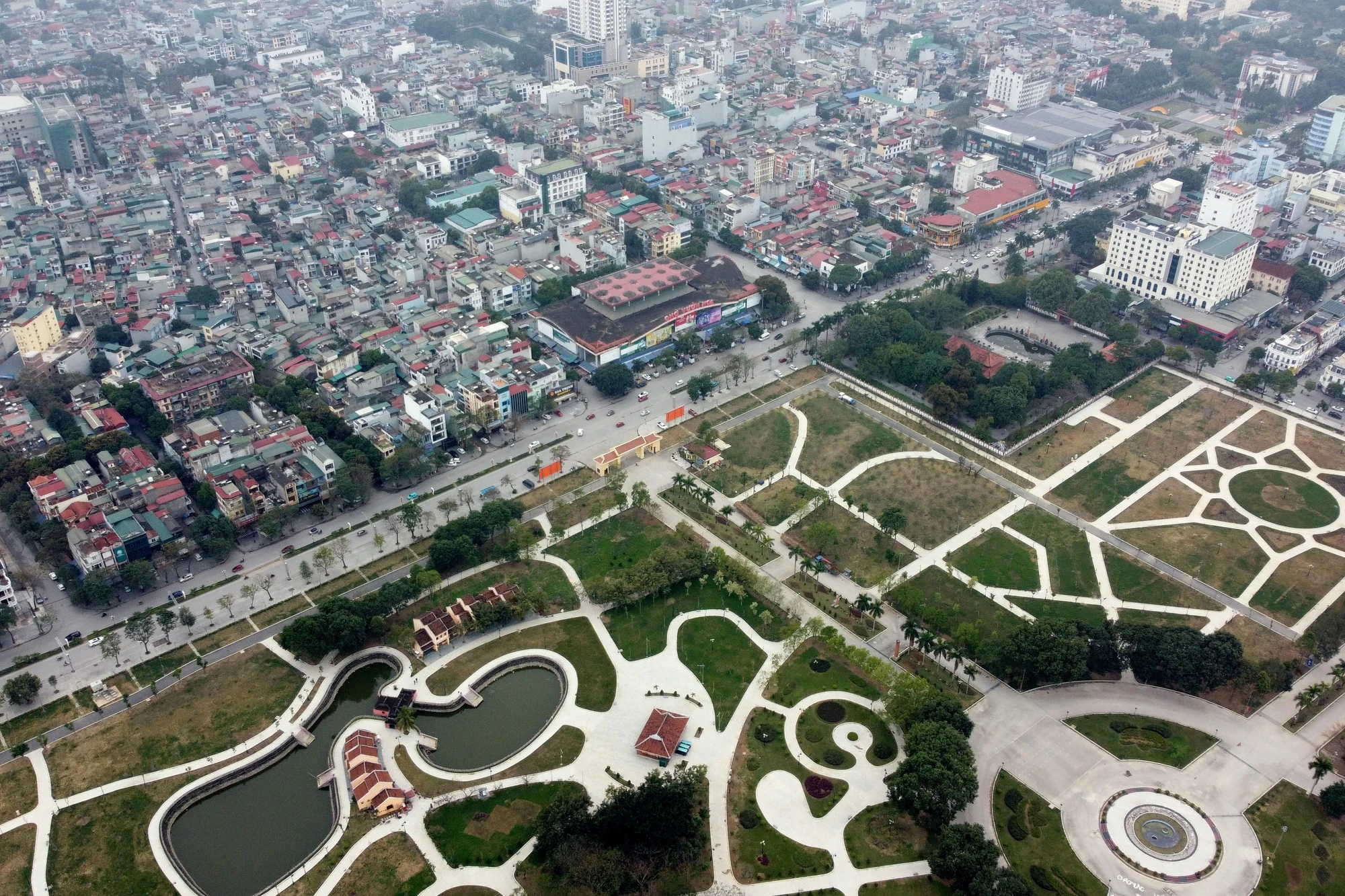 Hàng loạt vi phạm ở Công viên lớn nhất Thanh Hóa vừa hoàn thiện - 2.JPG