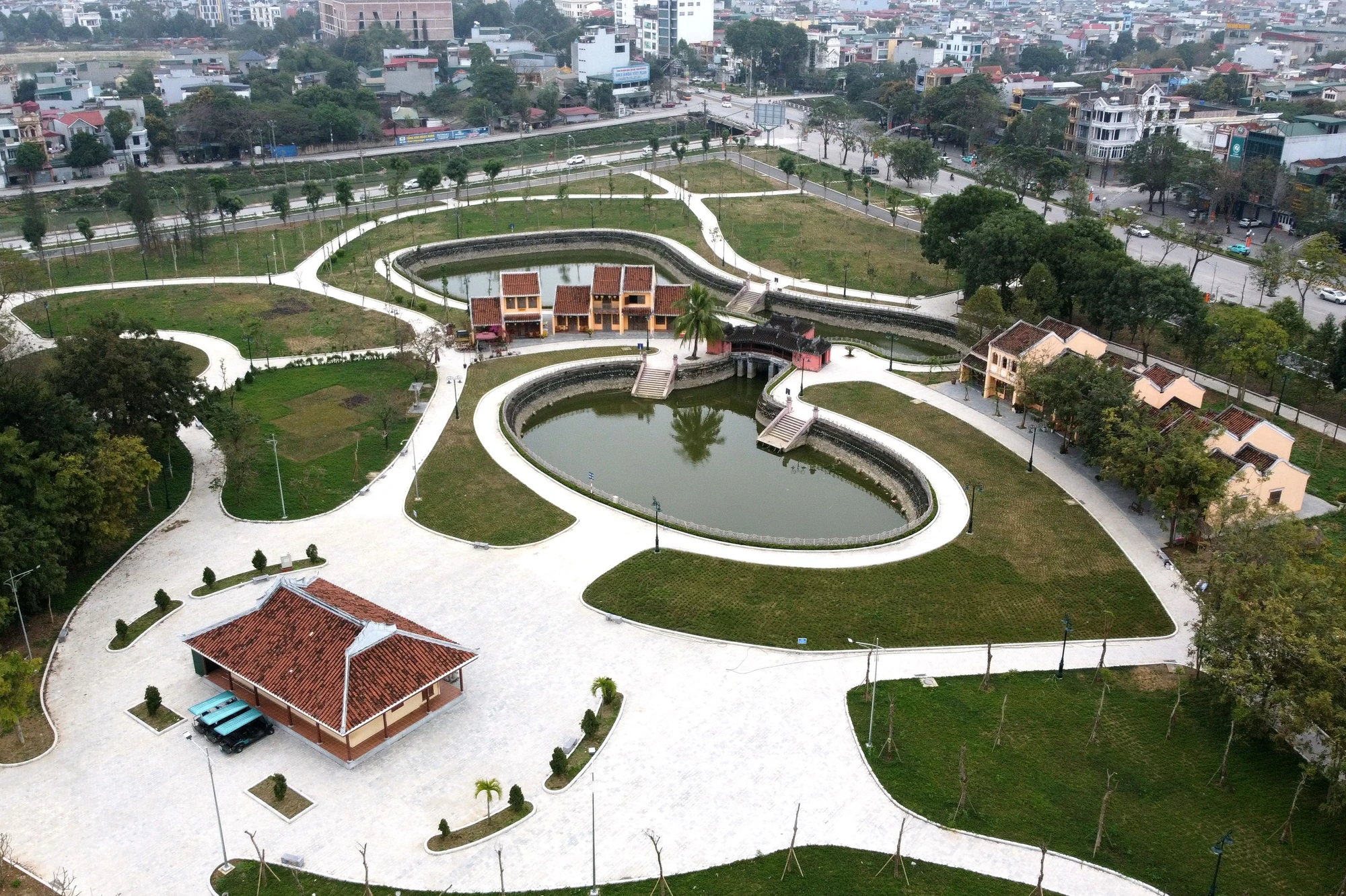 Hàng loạt vi phạm ở Công viên lớn nhất Thanh Hóa vừa hoàn thiện - 3.JPG