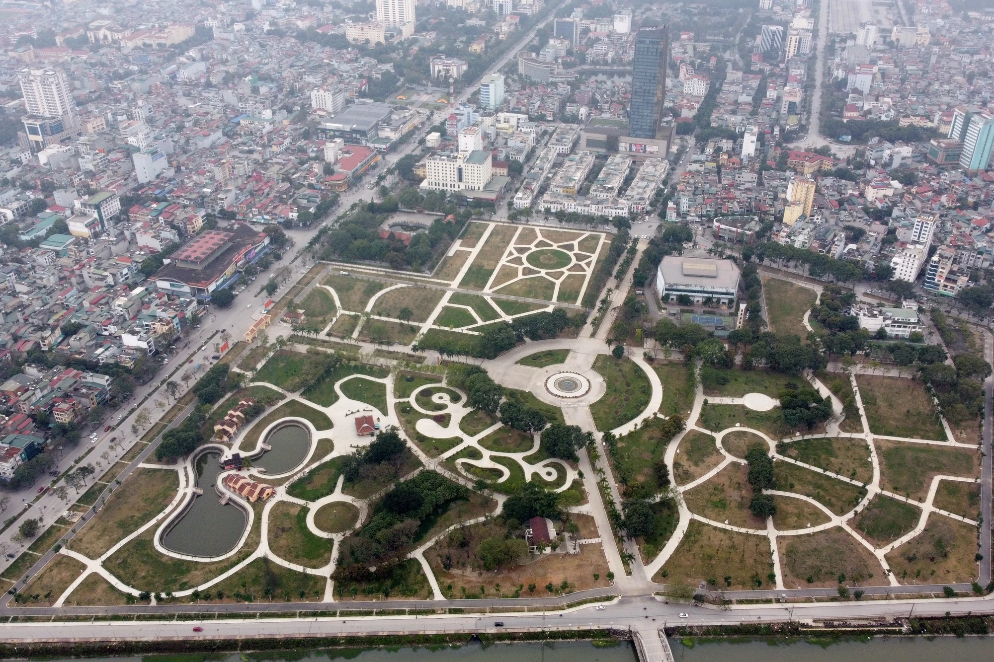 Hàng loạt vi phạm ở Công viên lớn nhất Thanh Hóa vừa hoàn thiện - 6 (2).JPG