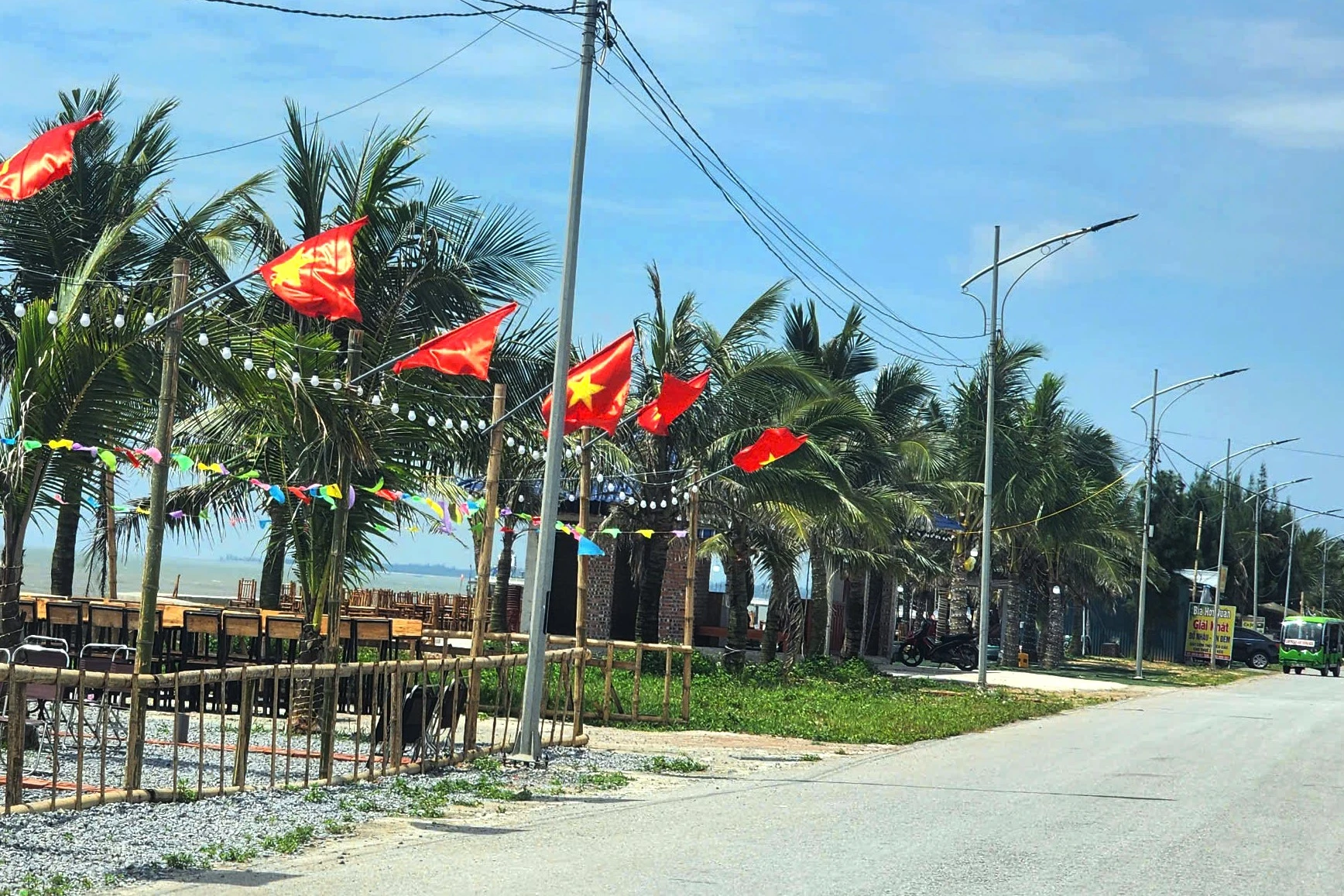 Cận cảnh loạt công trình trái phép bên bờ biển Hải Tiến -10.jpg