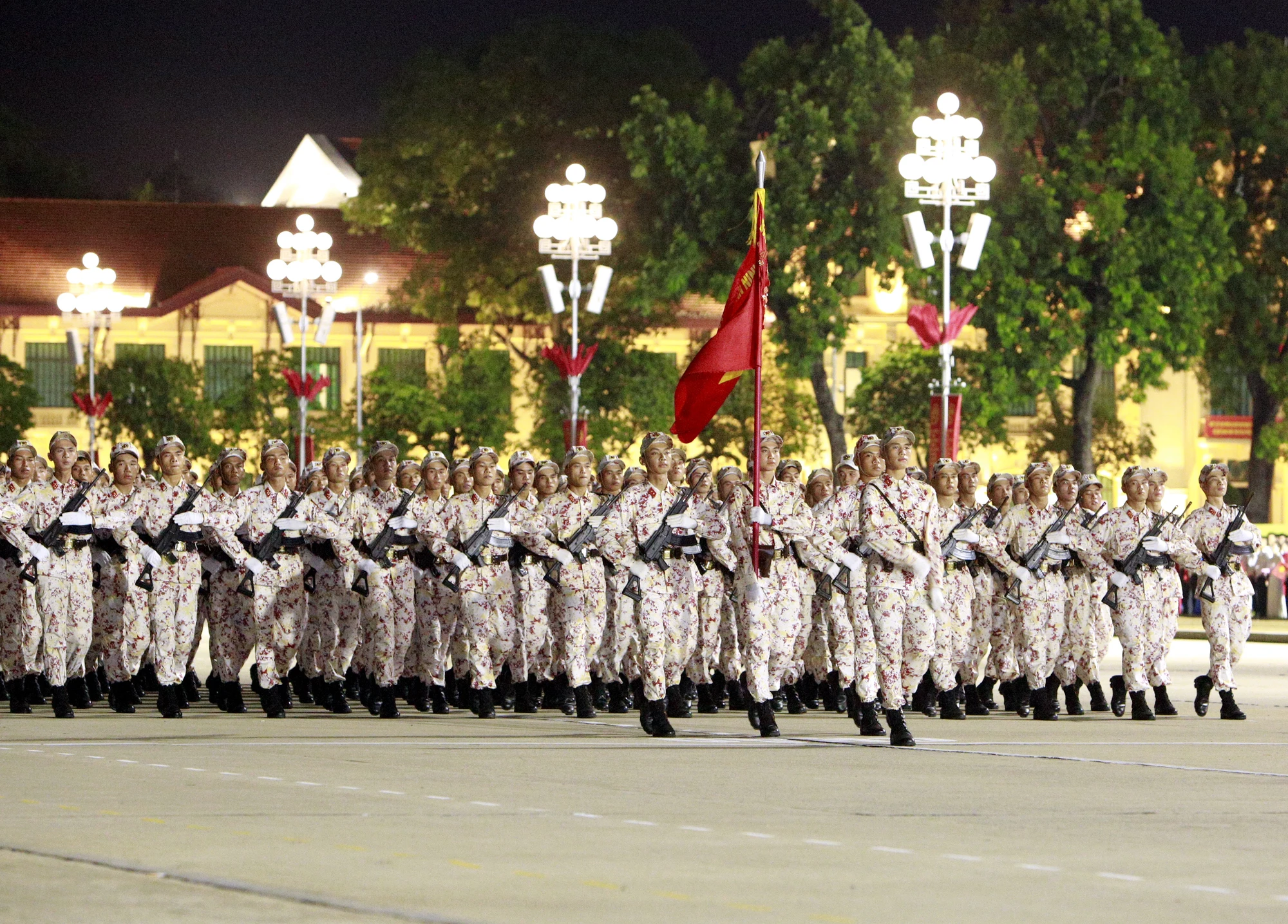Hình ảnh khí phách Việt Nam trong đêm tổng diễu binh A80 giữa trời thu Hà Nội - 12.JPG
