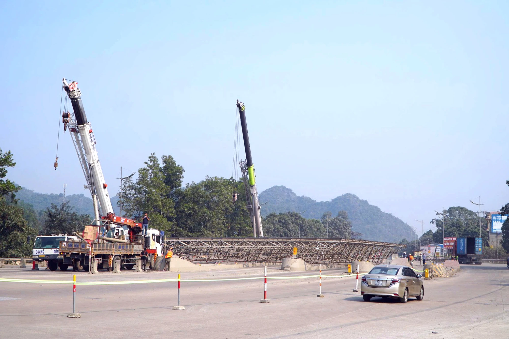 Phá dỡ trạm thu phí Bỉm Sơn dừng hoạt động 9 năm trên quốc lộ 1A-4.jpg