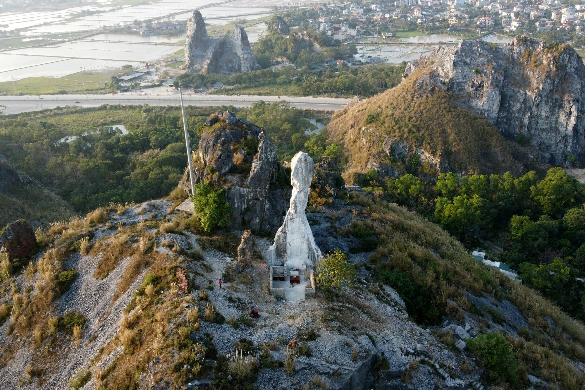 Hiện trạng hòn Vọng Phu đầu tư 17 tỷ đồng ở Thanh Hóa -17.JPG