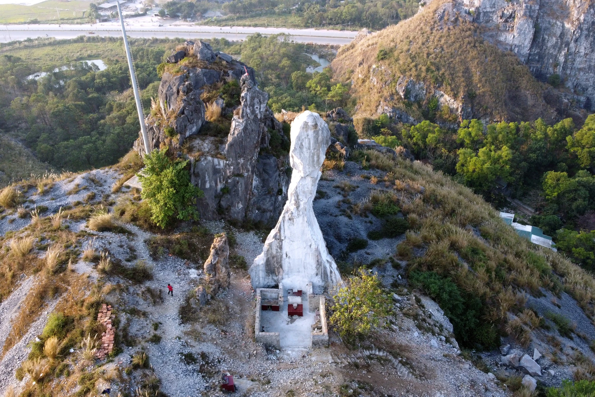 Hiện trạng hòn Vọng Phu đầu tư 17 tỷ đồng ở Thanh Hóa -18.JPG