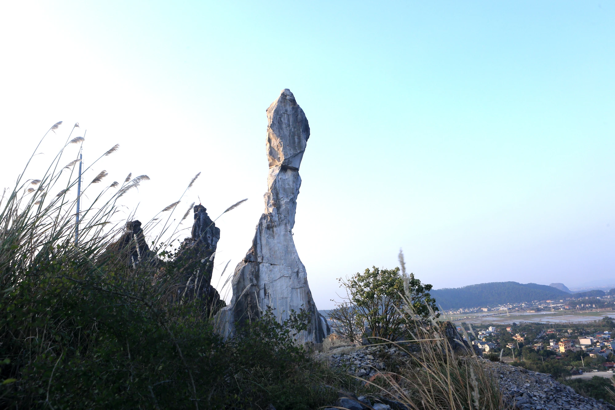 Hiện Trạng Hòn Vọng Phu Thanh Hóa-.JPG
