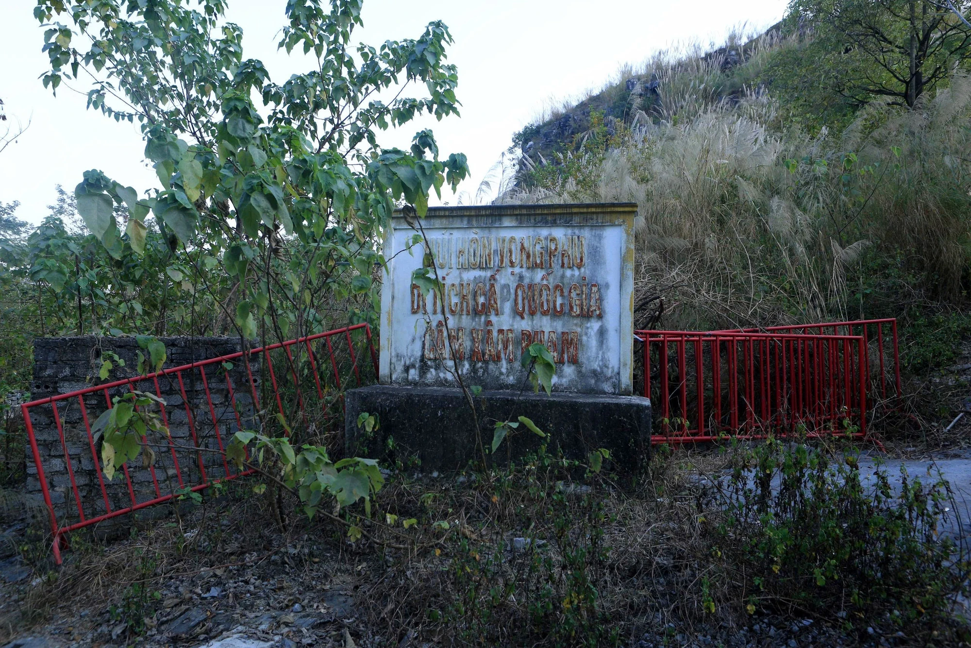 hòn vọng phu.jpg