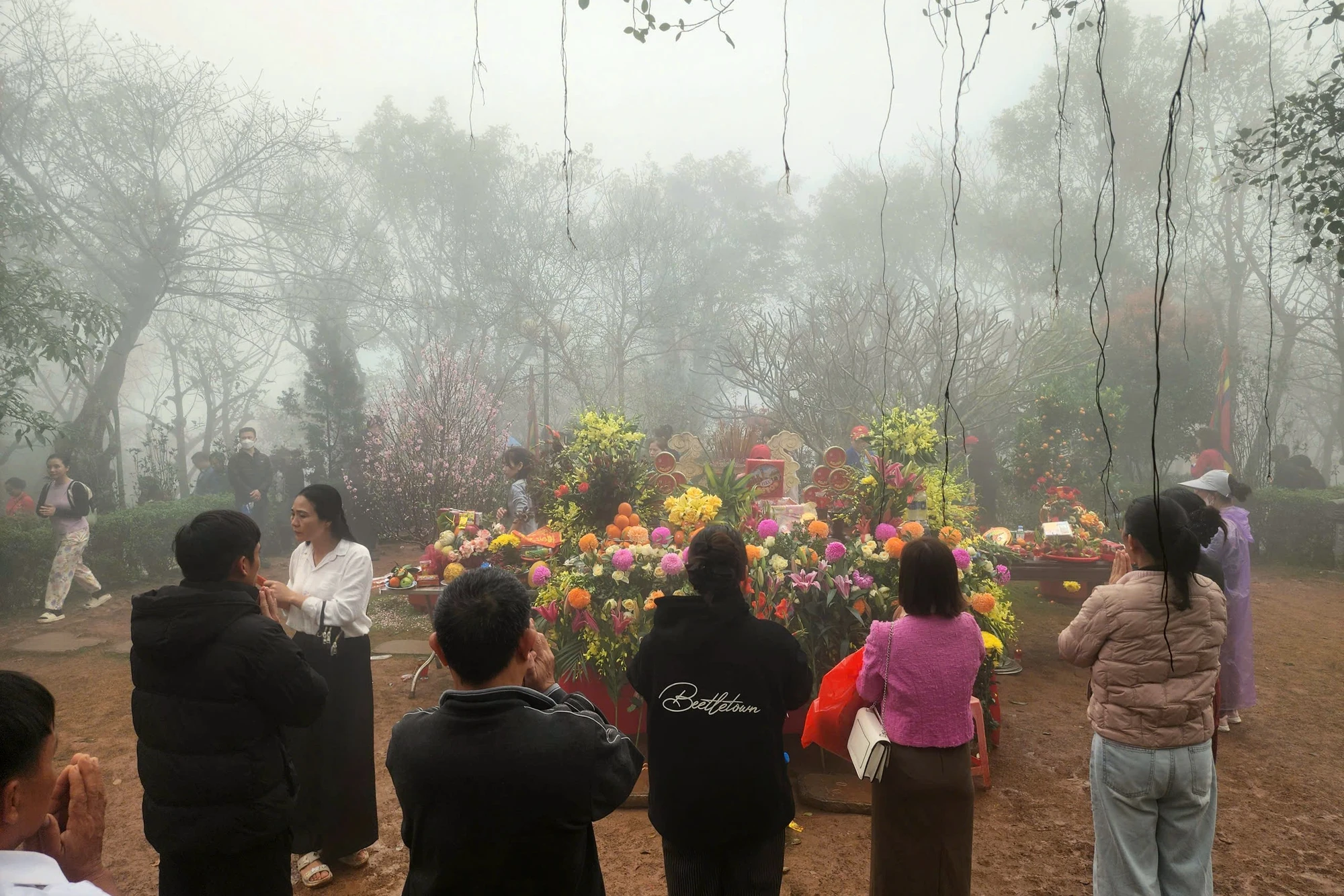 Cận cảnh đền Nưa - Am Tiên ở Thanh Hóa trong ngày mở cổng trời -14.jpg