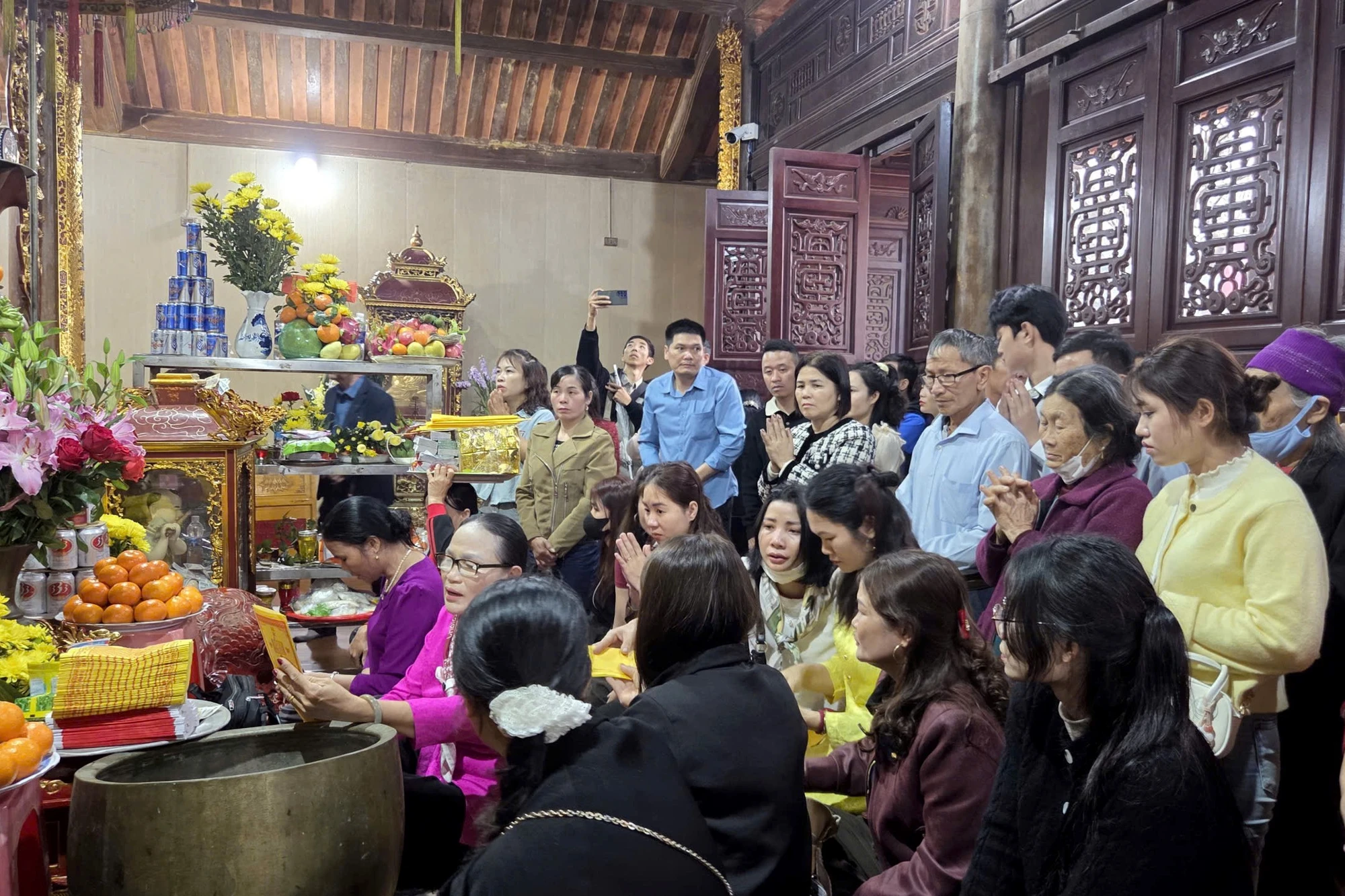 Cận cảnh đền Nưa - Am Tiên ở Thanh Hóa trong ngày mở cổng trời -17.jpg
