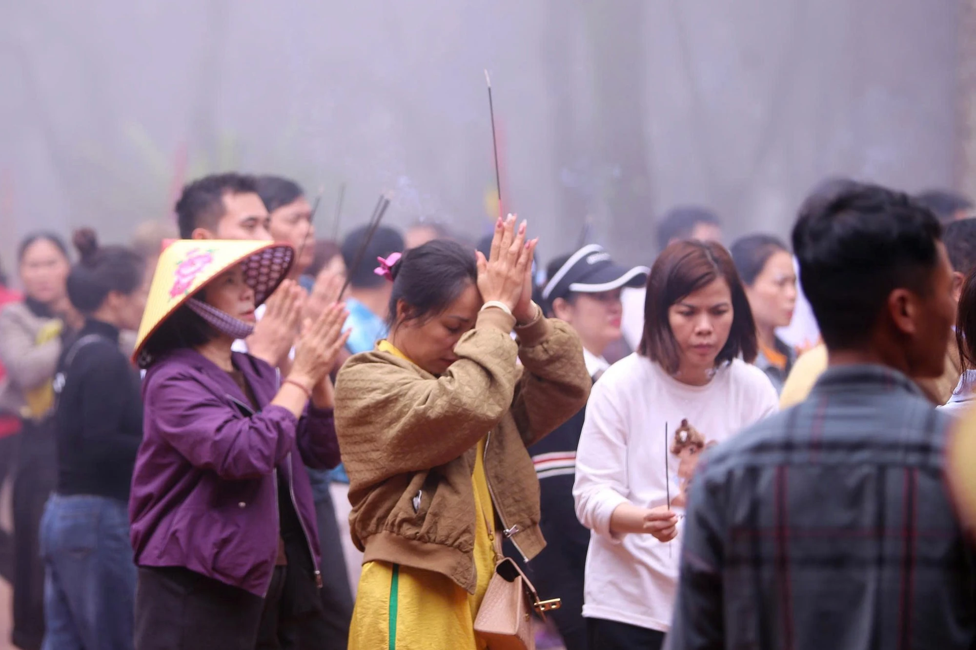 Du khách hành hương về đền Nưa - Am Tiên ở Thanh Hóa trong ngày 'mở cổng trời'