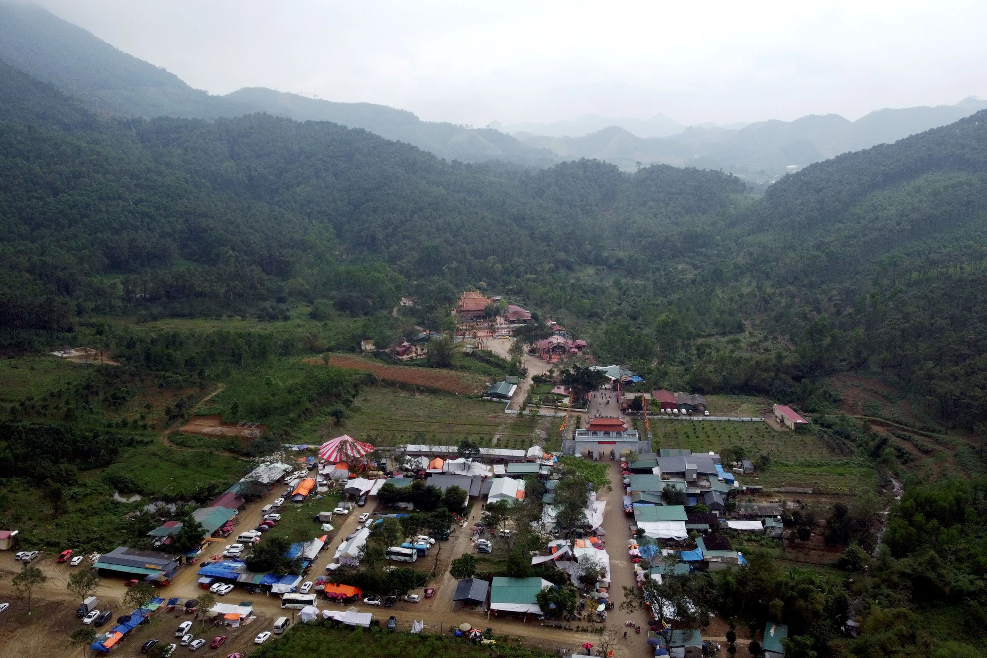 Phủ Na-Thanh Hóa - xin nước thánh 12 .jpg