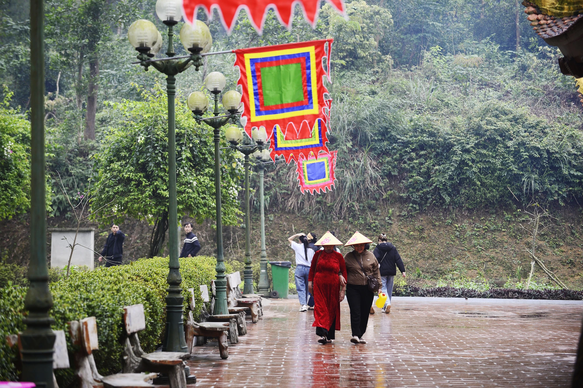 Phủ Na-Thanh Hóa - xin nước thánh 3 .jpg