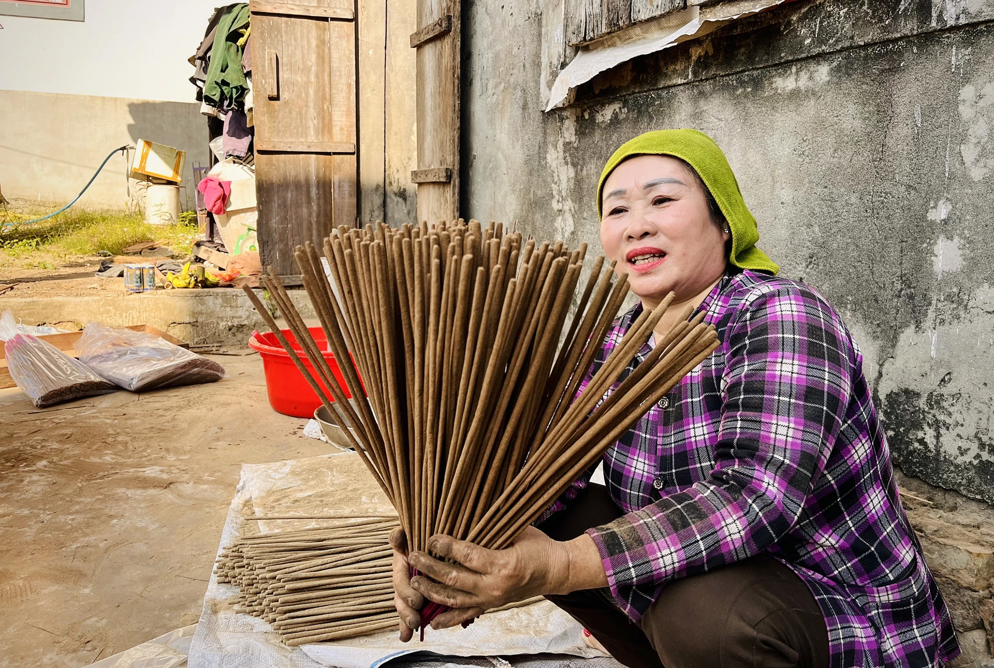 Lang-huong-tram-300-nam-tuoi-o-Quang-Binh-tat-bat-vao-vu-Tet (6).jpg