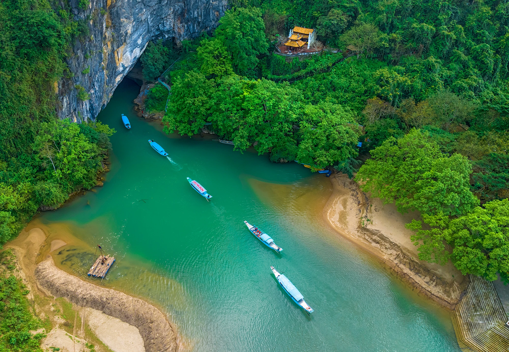 Trải nghiệm đi thuyền 10 km ngắm kỳ quan đệ nhất động Phong Nha, Tiên Sơn