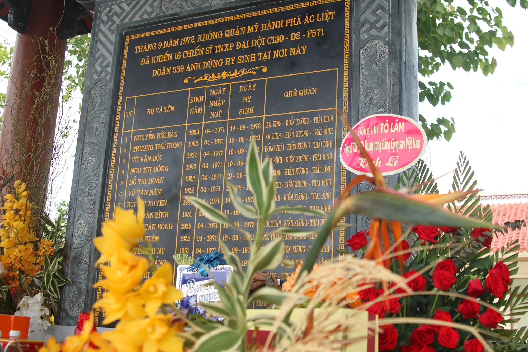khu-tuong-niem-16-thanh-nien-xung-phong-ben-pha-long-dai (7).JPG
