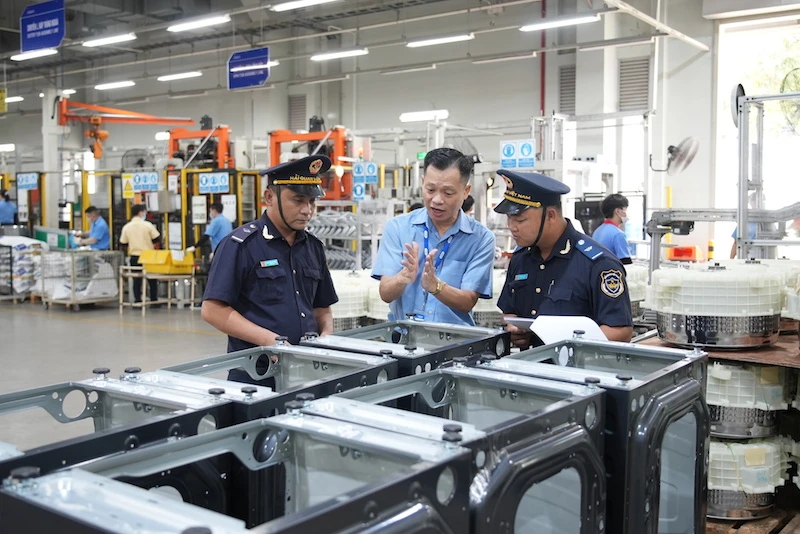Năm thứ sáu liên tiếp Tổng cục Hải quan đứng đầu về cải cách hành chính khối Tổng cục và luôn trong top đầu về chỉ số sẵn sàng ứng dụng công nghệ thông tin. Năm thứ sáu liên tiếp Tổng cục Hải quan đứng đầu về cải cách hành chính khối Tổng cục và luôn trong top đầu về chỉ số sẵn sàng ứng dụng công nghệ thông tin.