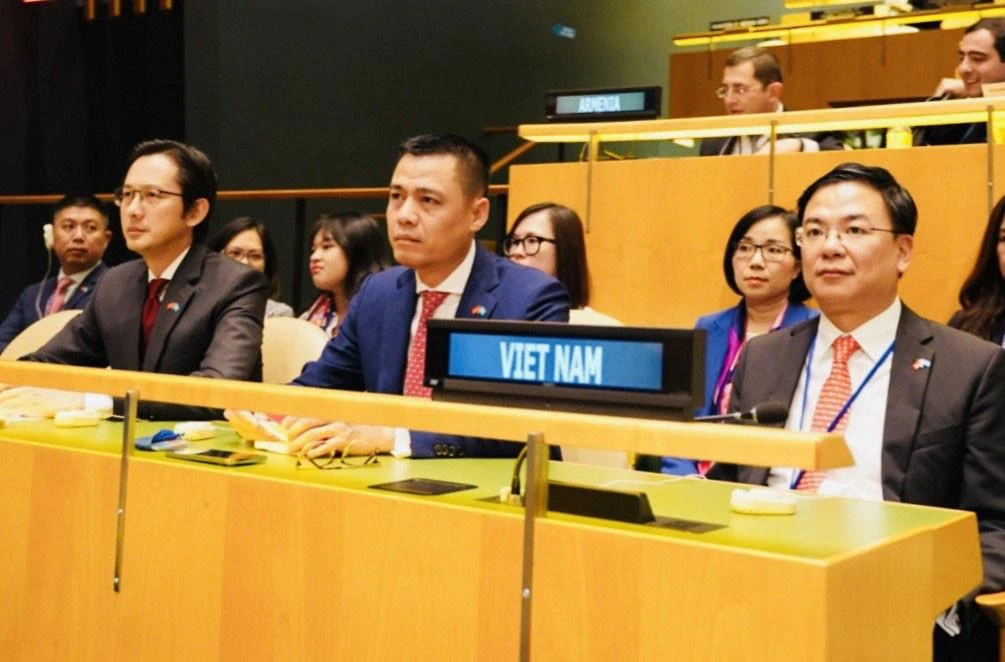 Phái đoàn Việt Nam dự phiên họp bỏ phiếu và công bố kết quả thành viên Hội đồng Nhân quyền LHQ nhiệm kỳ 2023-2025. Ảnh: Phái đoàn Việt Nam tại LHQ Phái đoàn Việt Nam dự phiên họp bỏ phiếu và công bố kết quả thành viên Hội đồng Nhân quyền LHQ nhiệm kỳ 2023-2025. Ảnh: Phái đoàn Việt Nam tại LHQ