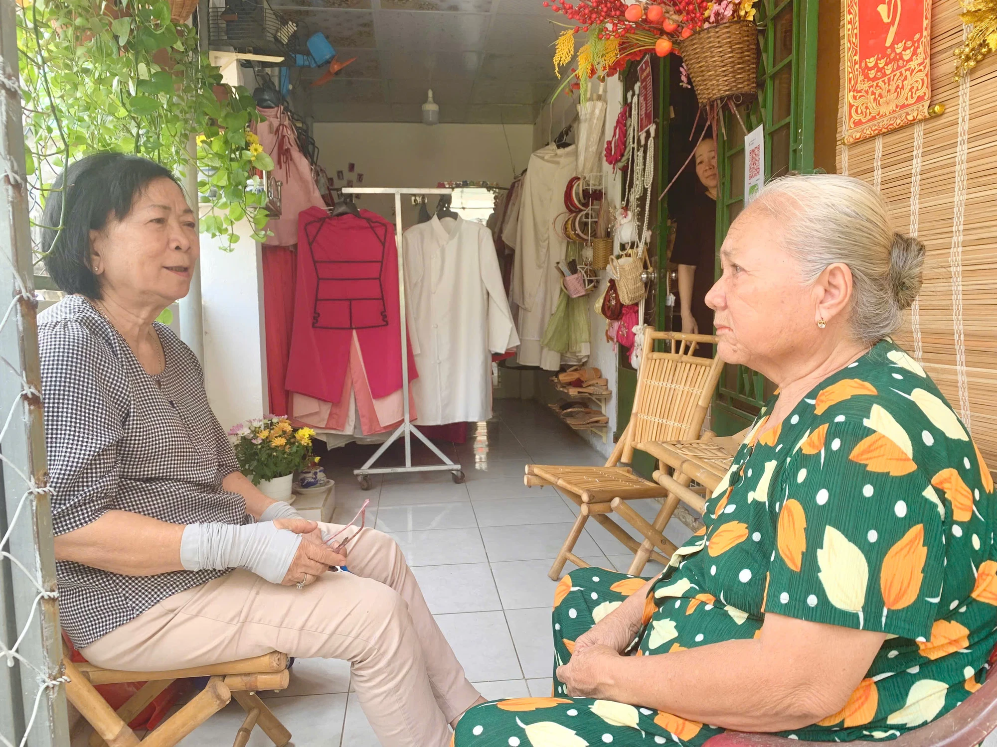 Những câu chuyện giúp người cảm động từ 'cô Phượng bao đồng'