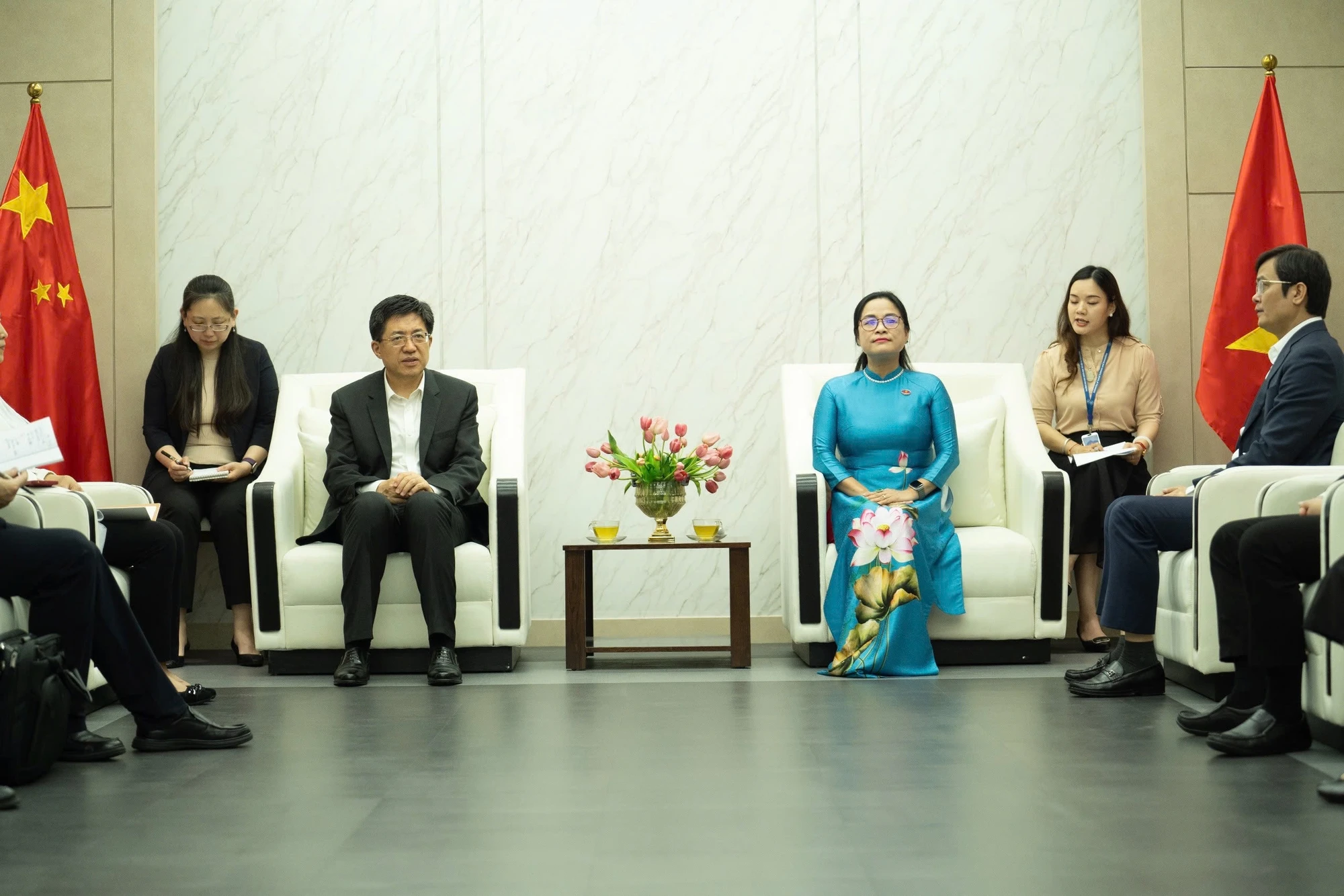 Thanh niên Việt – Trung chia sẻ kinh nghiệm đổi mới hoạt động