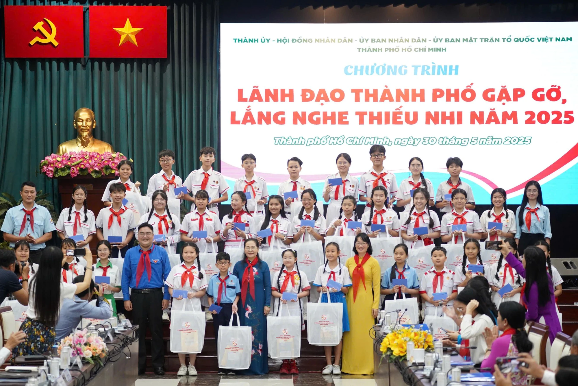 Lãnh đạo TP.HCM gặp gỡ, lắng nghe tiếng nói thiếu nhi