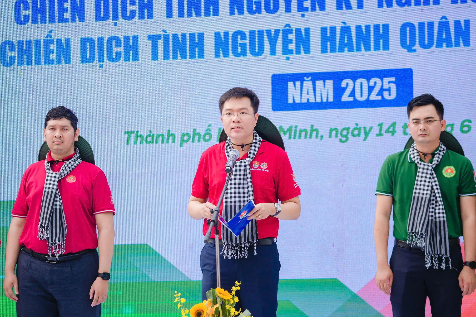 chiến sĩ tình nguyện 10(1).jpg