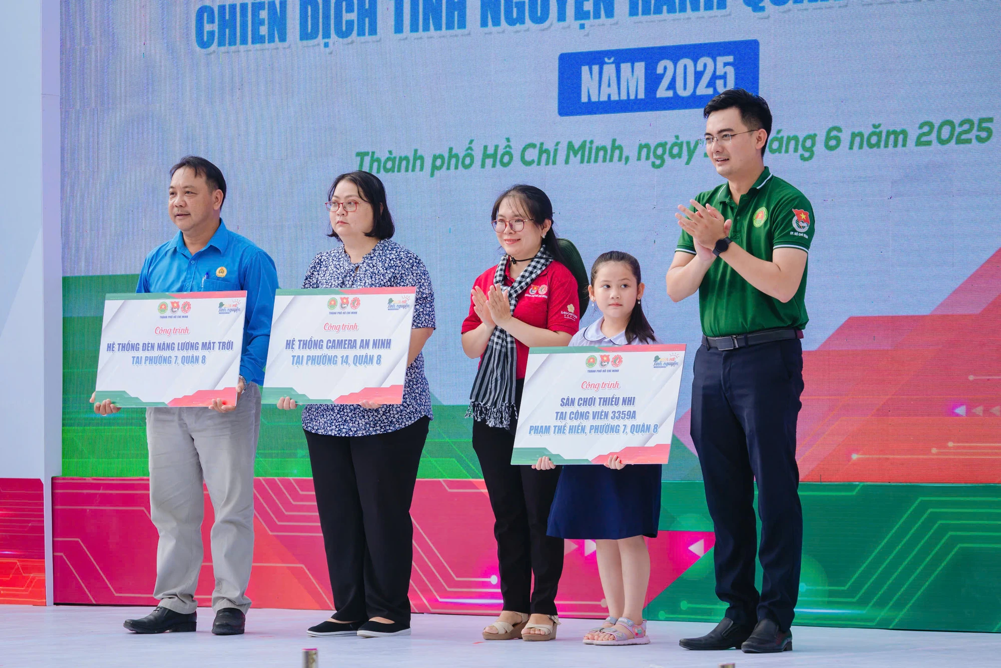 chiến-sĩ-tình-nguyện-5.jpeg