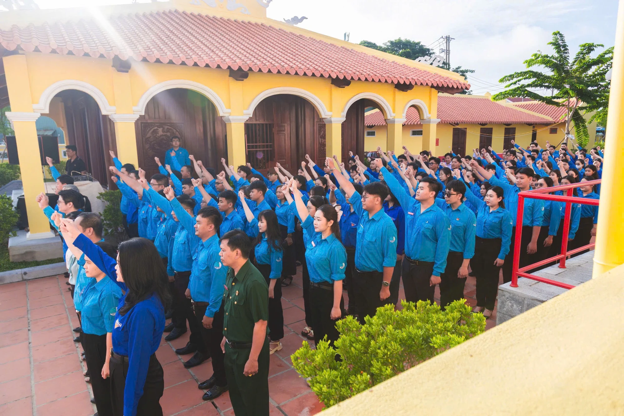Tuổi trẻ TP.HCM đồng loạt tham gia lễ chào cờ 'Tôi yêu tổ quốc tôi' 
