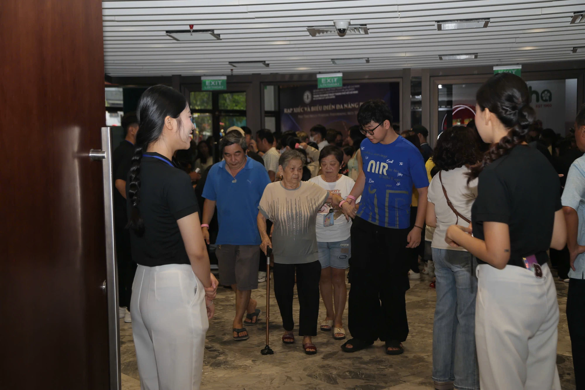 rạp xiếc (2).jpg