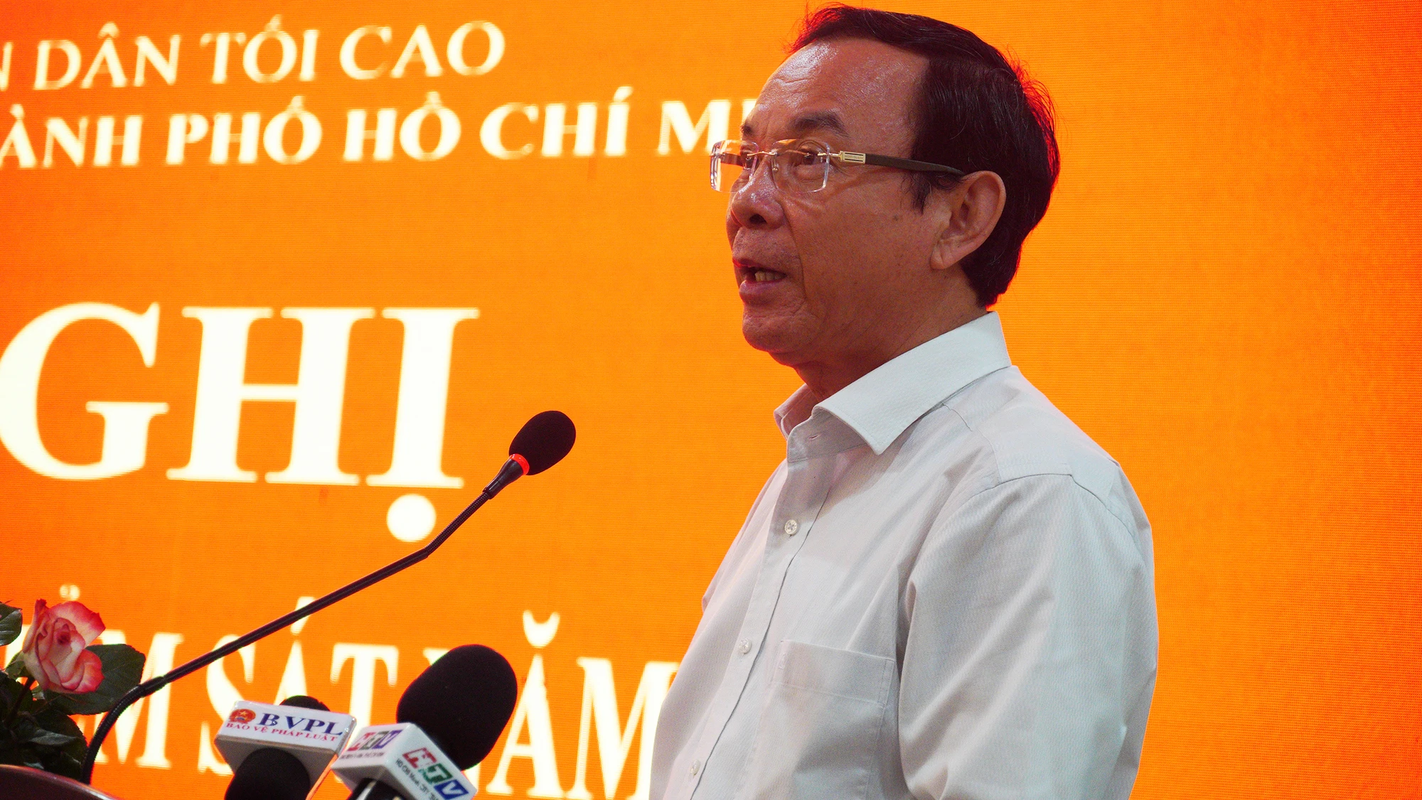 Theo Bí thư Thành uỷ TP.HCM Nguyễn Văn Nên trong năm 2023, VKSND TP.HCM cần tiếp tục quan tâm về công tác tư tưởng, chính trị đối với cán bộ và việc phối hợp với cơ quan điều tra trong giải quyết tin tố giác về tội phạm. Ảnh: HỮU ĐĂNG. Theo Bí thư Thành uỷ TP.HCM Nguyễn Văn Nên trong năm 2023, VKSND TP.HCM cần tiếp tục quan tâm về công tác tư tưởng, chính trị đối với cán bộ và việc phối hợp với cơ quan điều tra trong giải quyết tin tố giác về tội phạm. Ảnh: HỮU ĐĂNG.