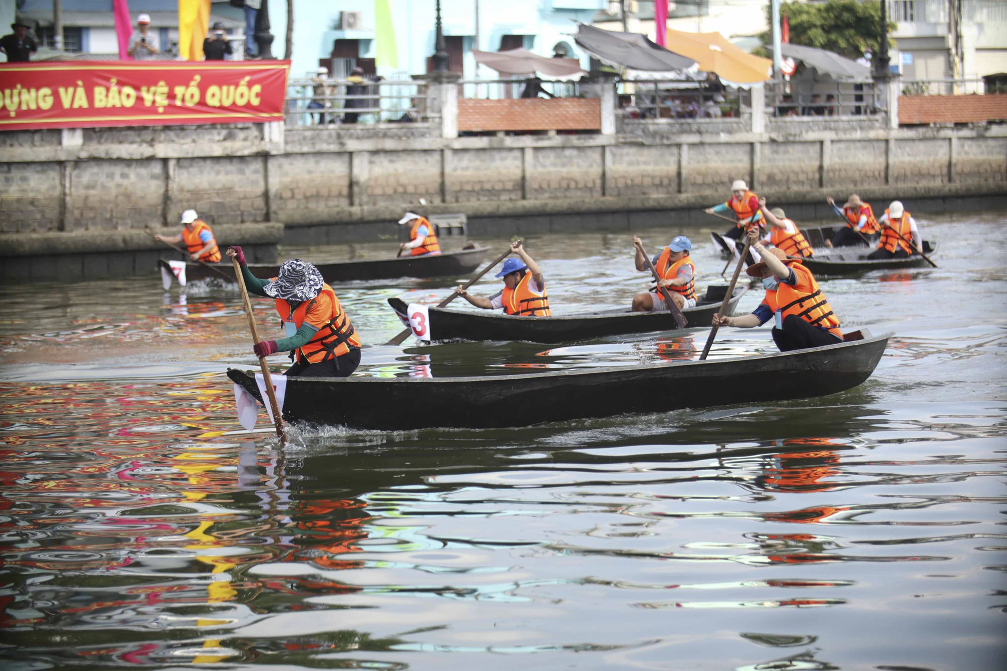 đua xuồng ba lá_4.JPG
