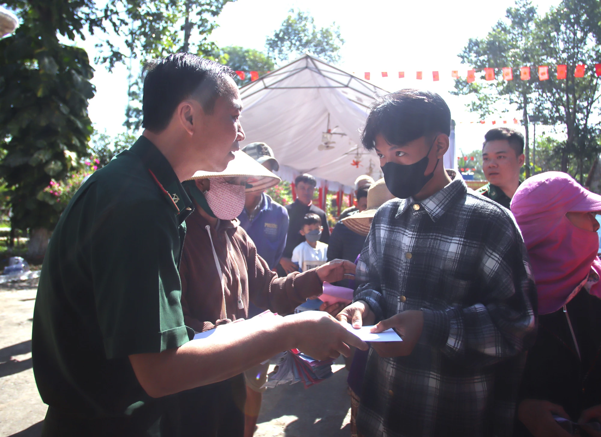 Xuân biên phòng ấm lòng dân bản 11.JPG