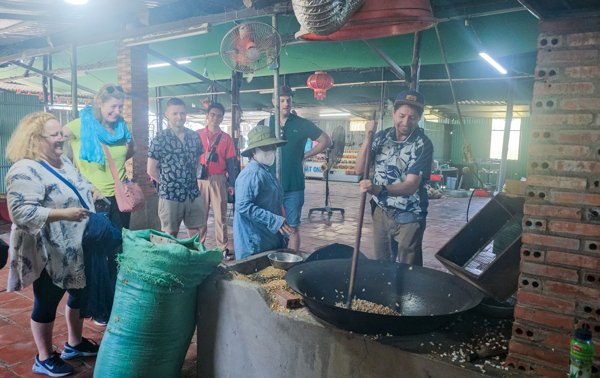 du khách quốc tế (8).jpg