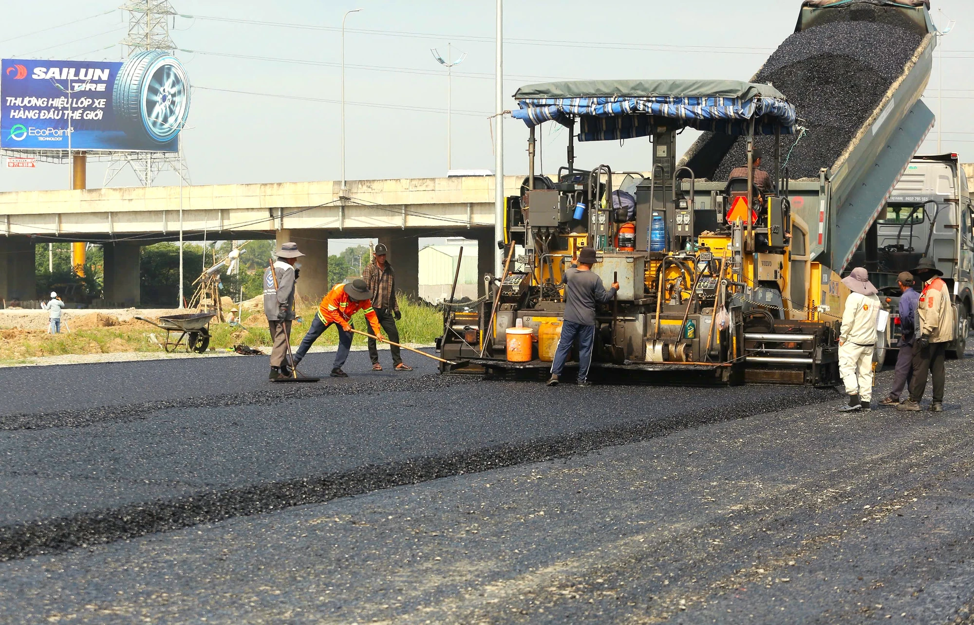 Đảm bảo nguồn vật liệu, tăng tốc thi công về đích Vành đai 3 đoạn qua Tây Ninh