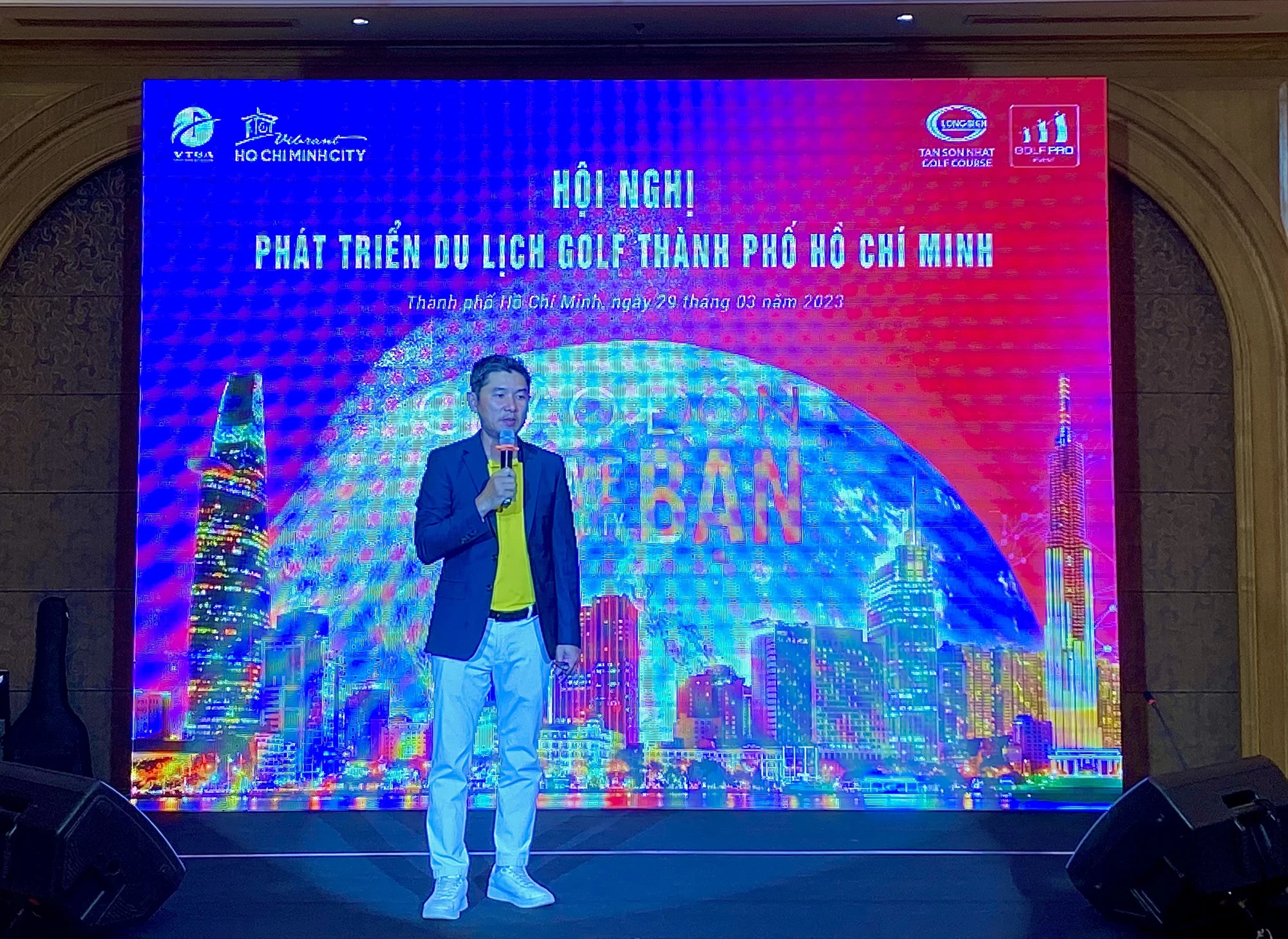 Ông Trịnh Thành, Tổng thư ký Hiệp hội Du lịch Golf Việt Nam chia sẻ về tổng quan phát triển du lịch golf ở Việt Nam. Ông Trịnh Thành, Tổng thư ký Hiệp hội Du lịch Golf Việt Nam chia sẻ về tổng quan phát triển du lịch golf ở Việt Nam.