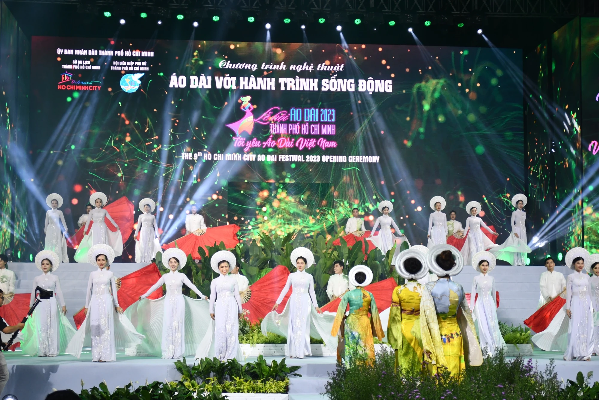 Lễ hội áo dài quy tụ nhiều nhà thiết kế và người mẫu Lễ hội áo dài quy tụ nhiều nhà thiết kế và người mẫu