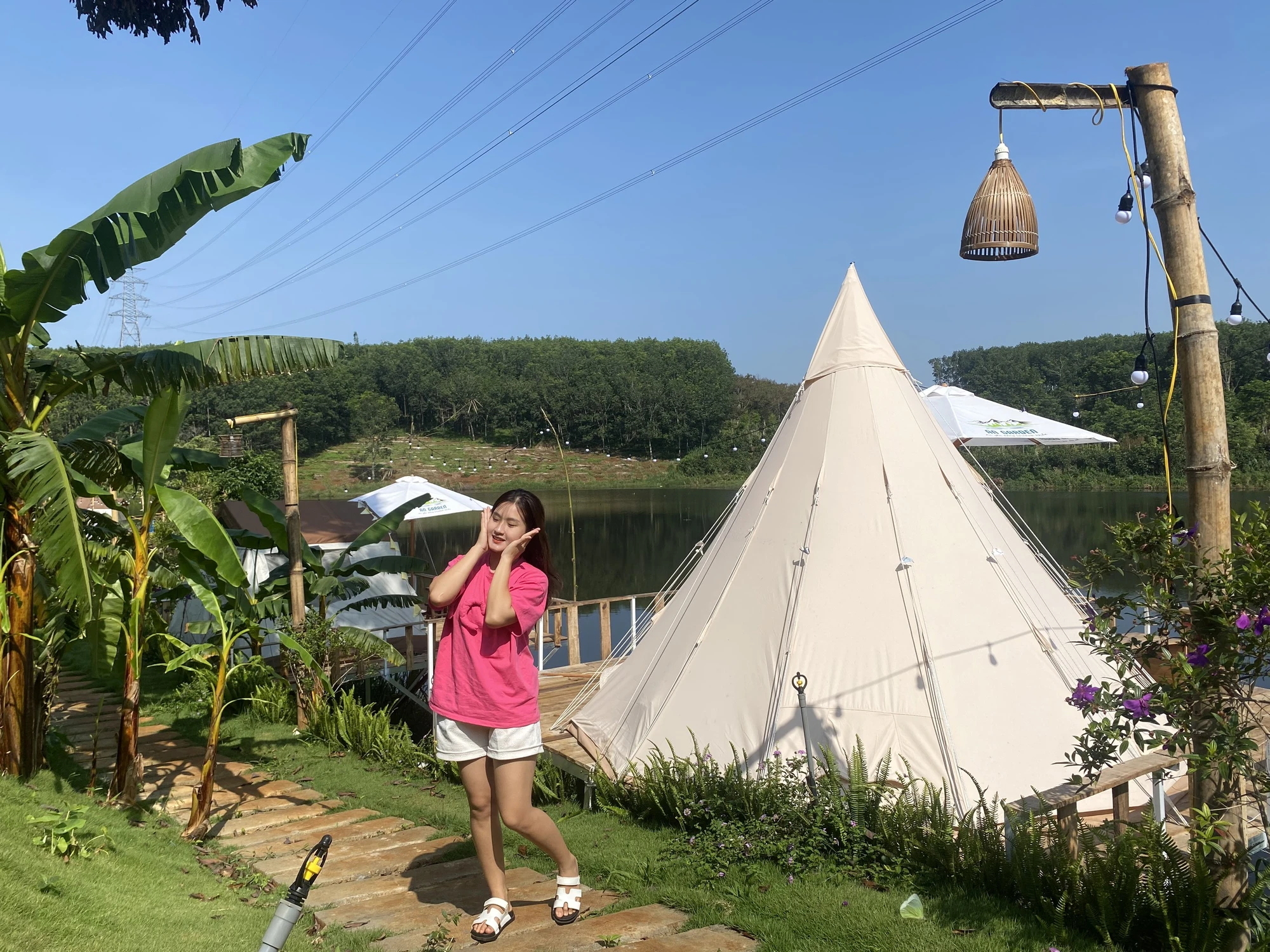 Những ngôi lều phong cách vintage hướng ra mặt hồ ẢNH : HOÀNG HIẾU