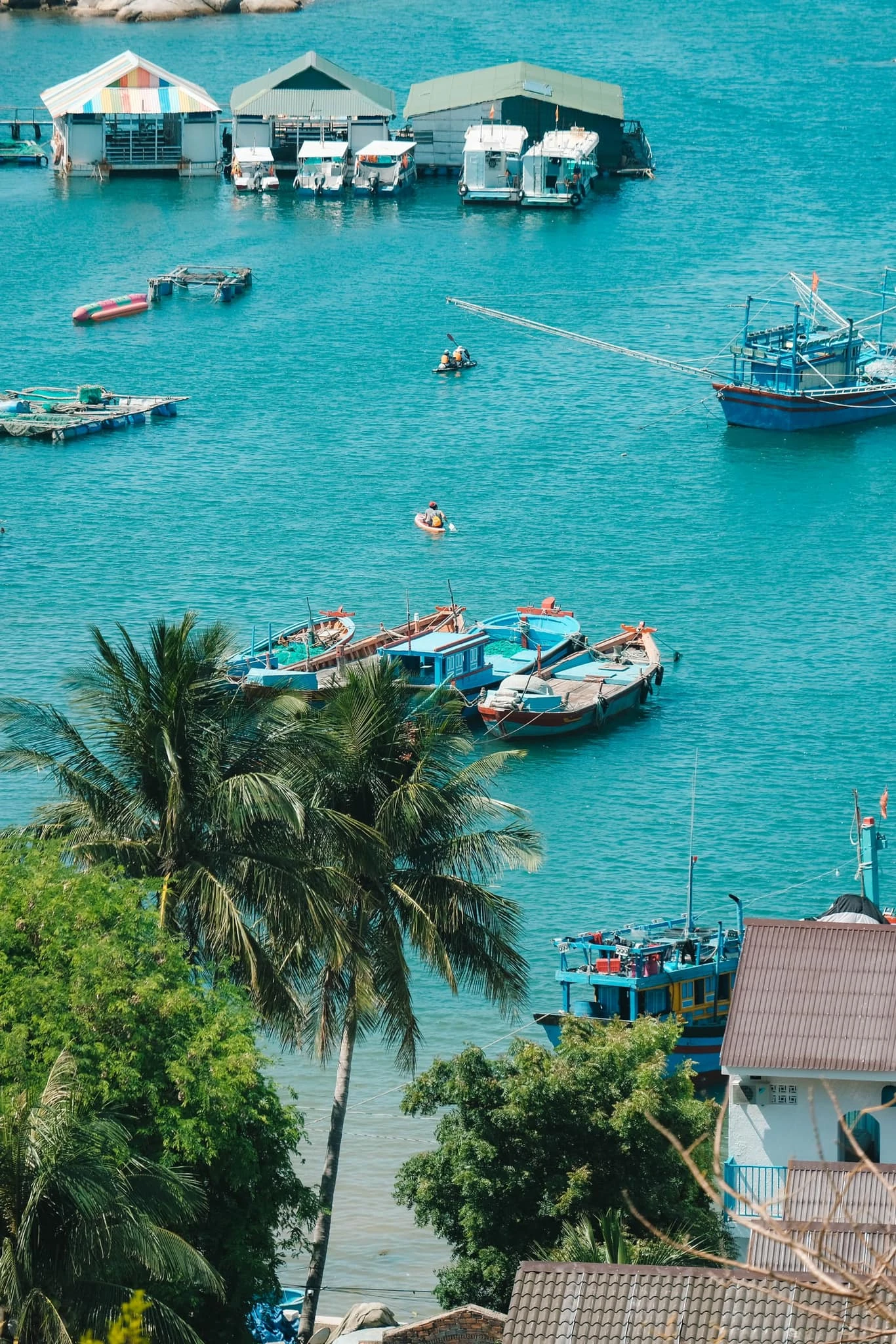 Vịnh Mũi Dinh nhìn từ trên cao. Ảnh: ĐÌNH MINH.